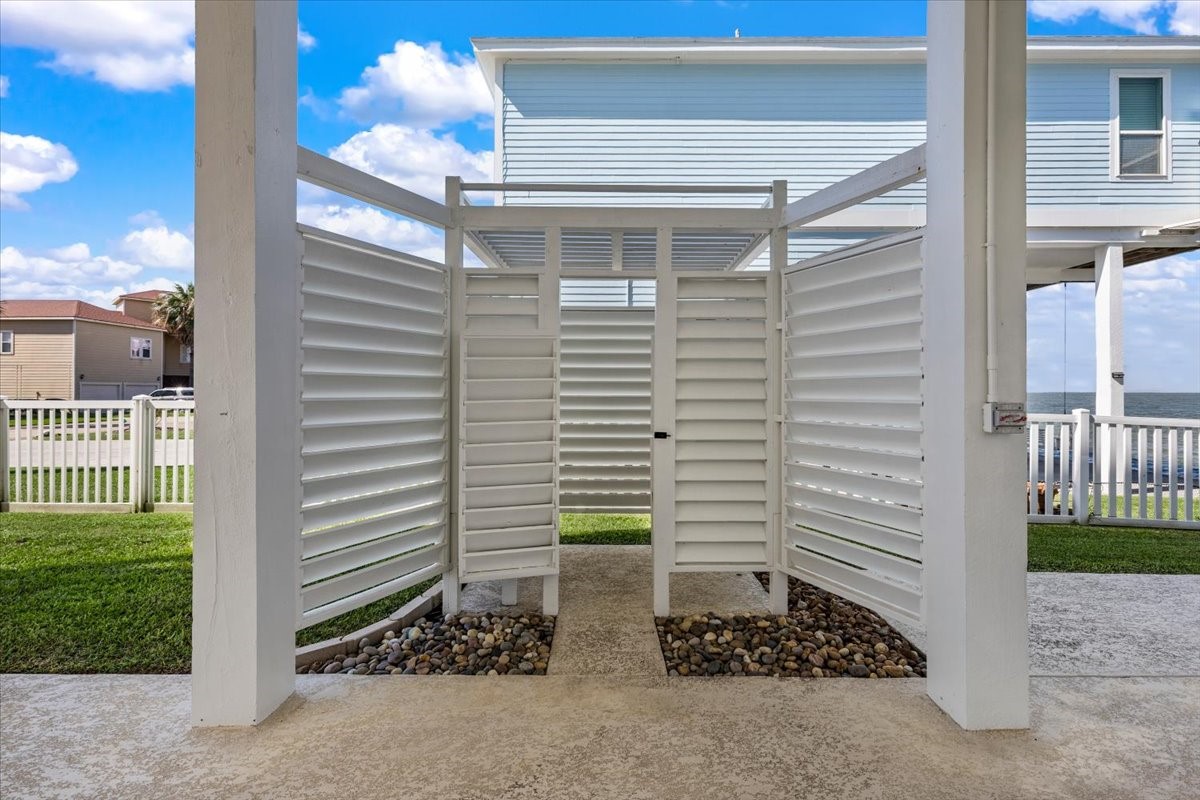 Outdoor shower with privacy doors