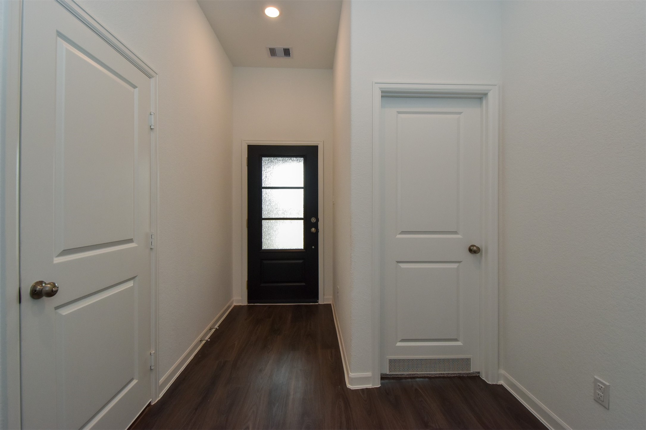 Foyer entrance with lighting Foyer entrance with lighting