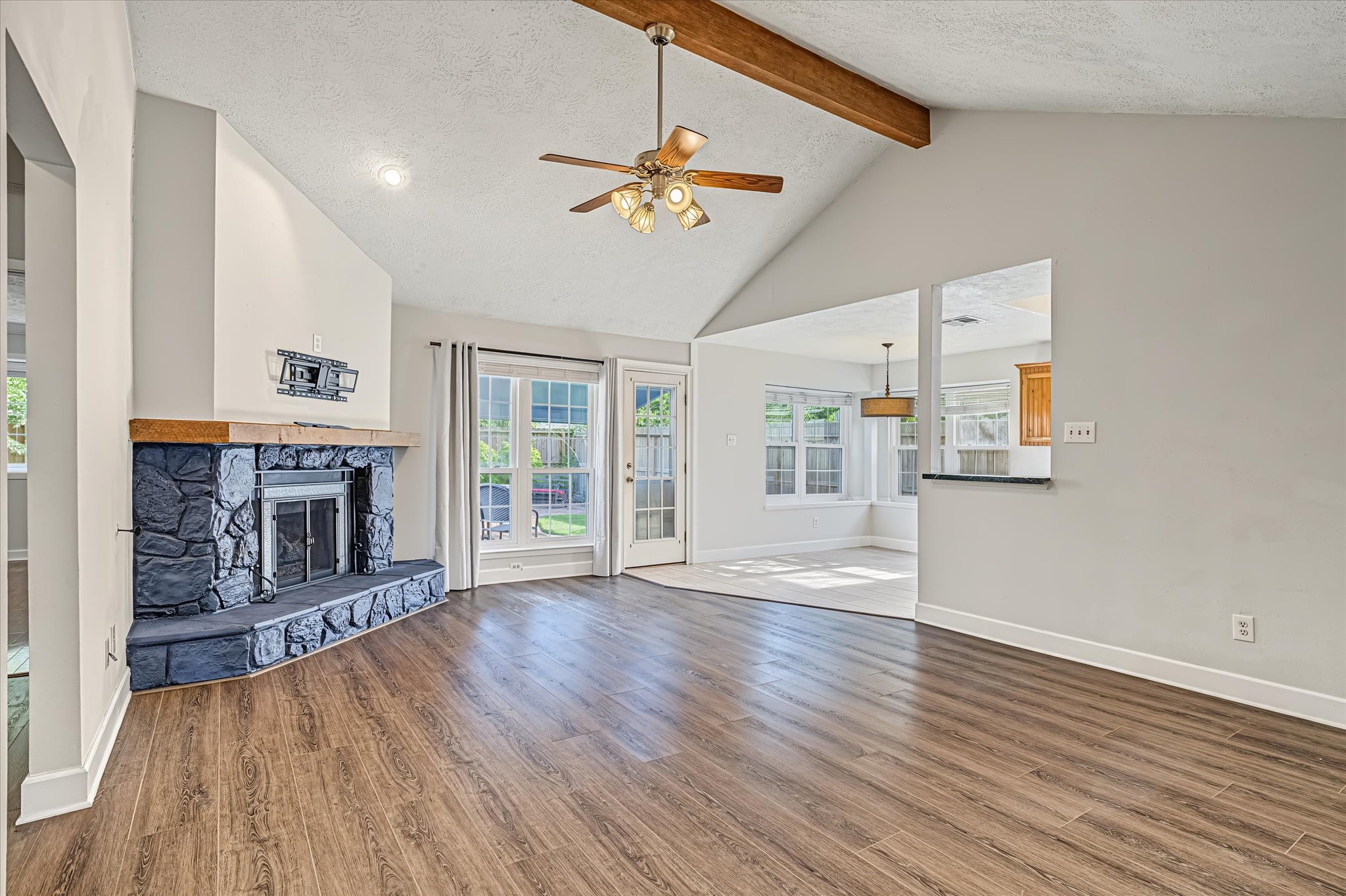 2803 Custer Drive, League City, TX 77573 2803 Custer Drive, League City, TX 77573
