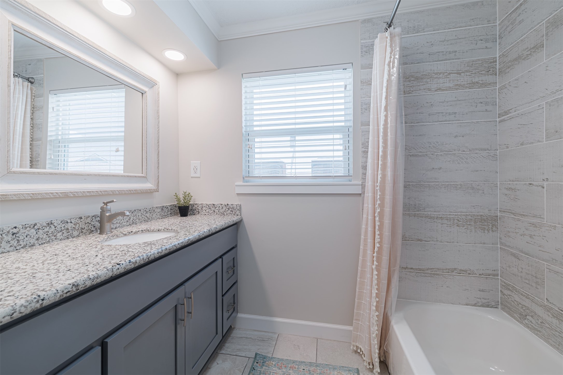 1021 Redfish Street, Hitchcock, TX 77563