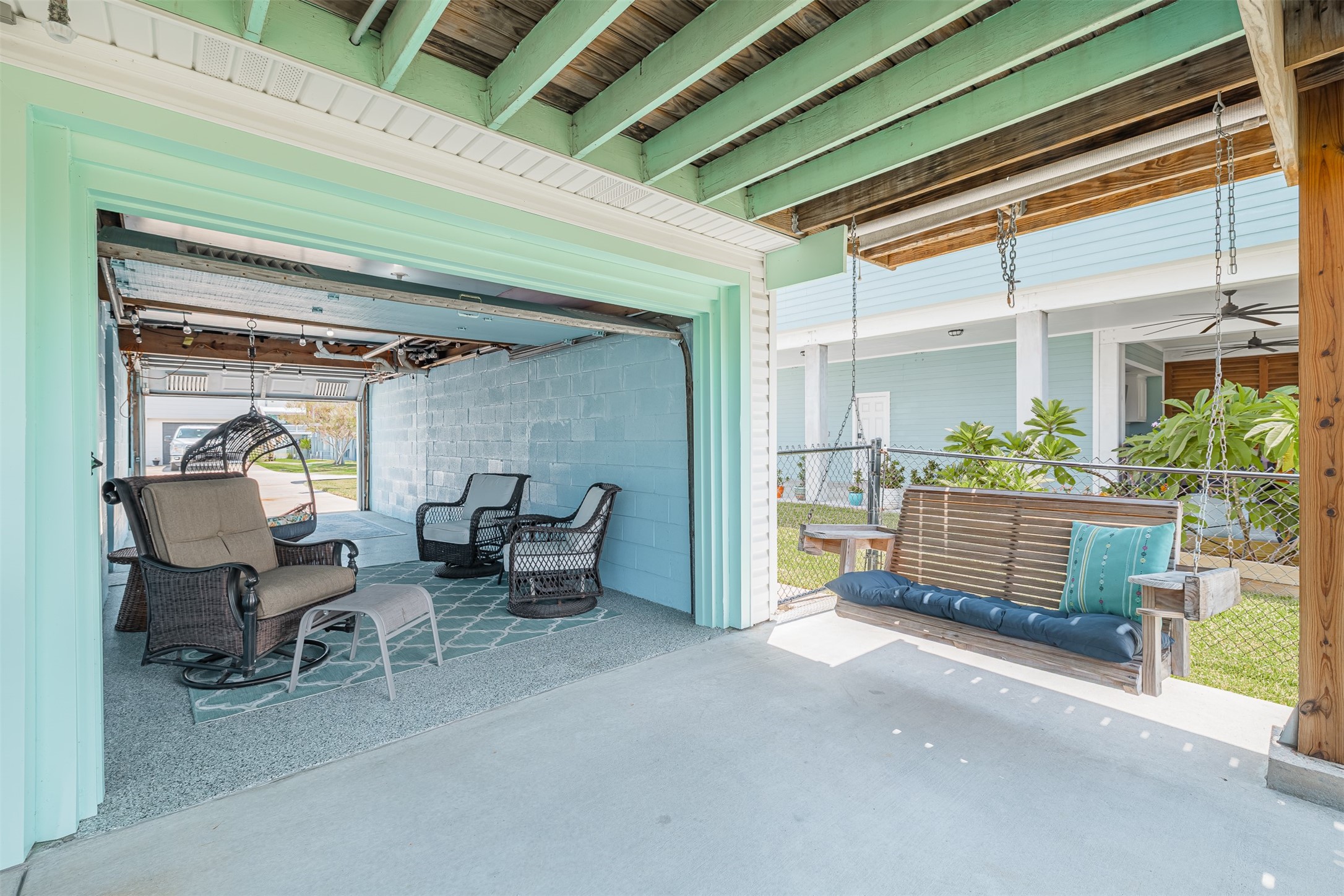 1021 Redfish Street, Hitchcock, TX 77563