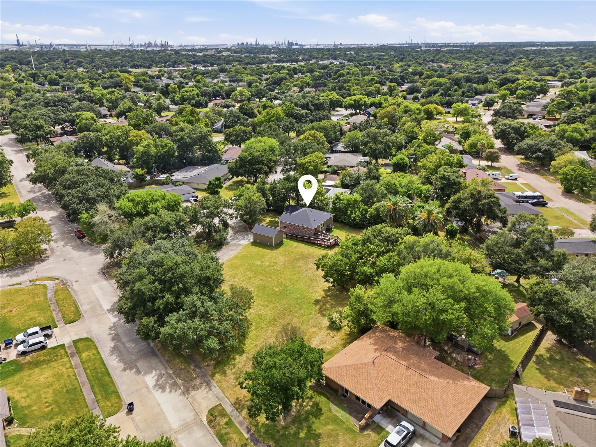 102 20th Avenue N, Texas City, TX 77590