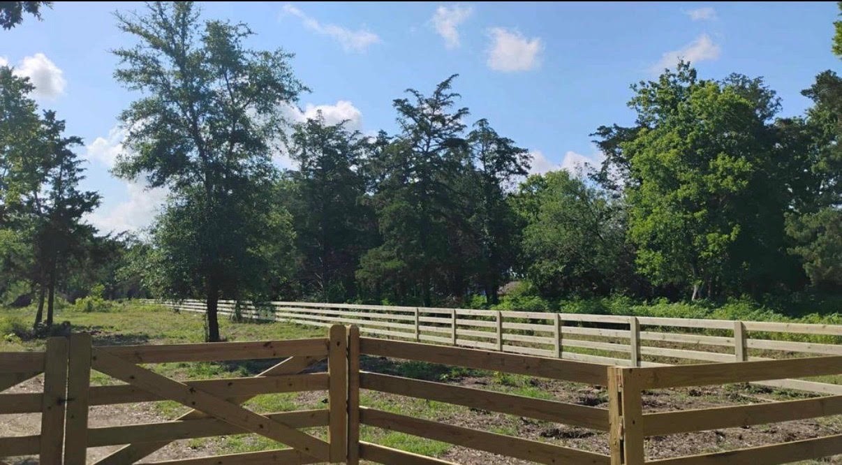 7326 Custer Street, Hitchcock, TX 77563