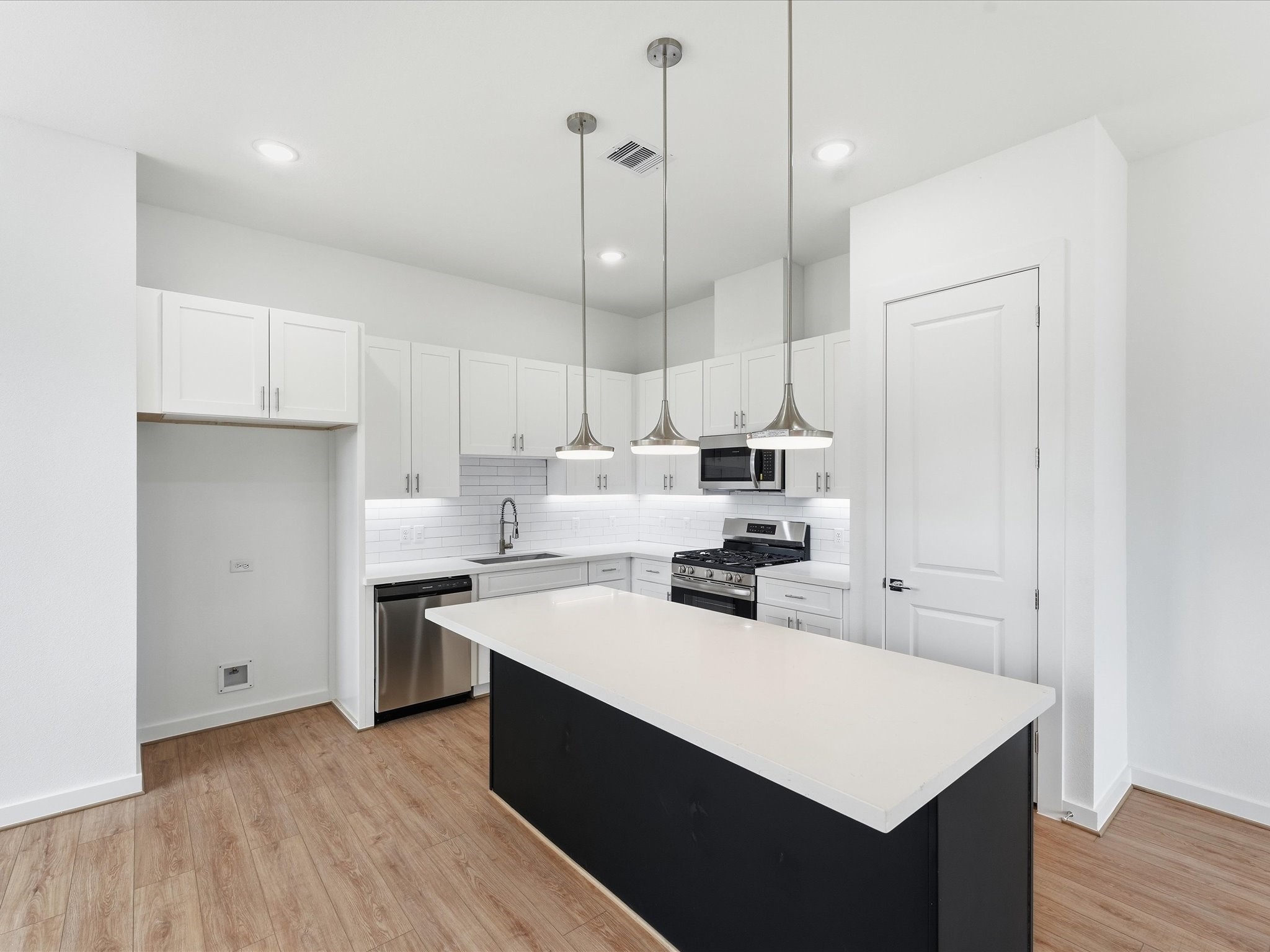 7455 LaSalette St, Houston, TX 77021 7455 LaSalette St, Houston, TX 77021