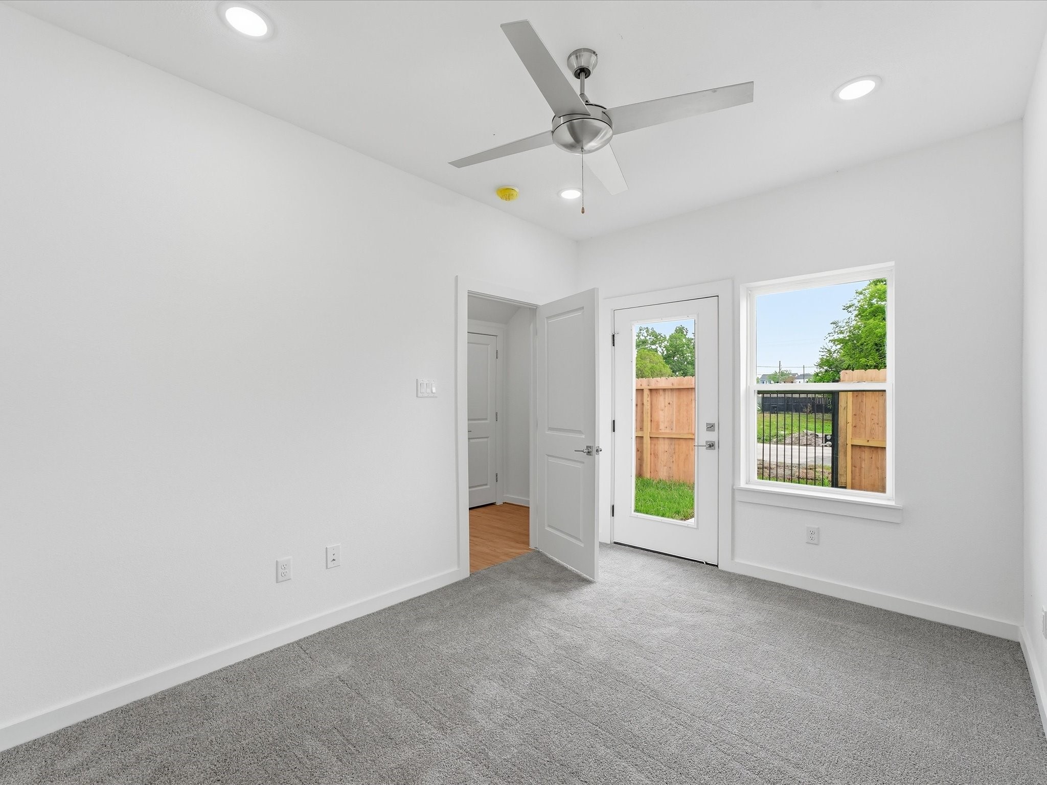 7455 LaSalette St, Houston, TX 77021