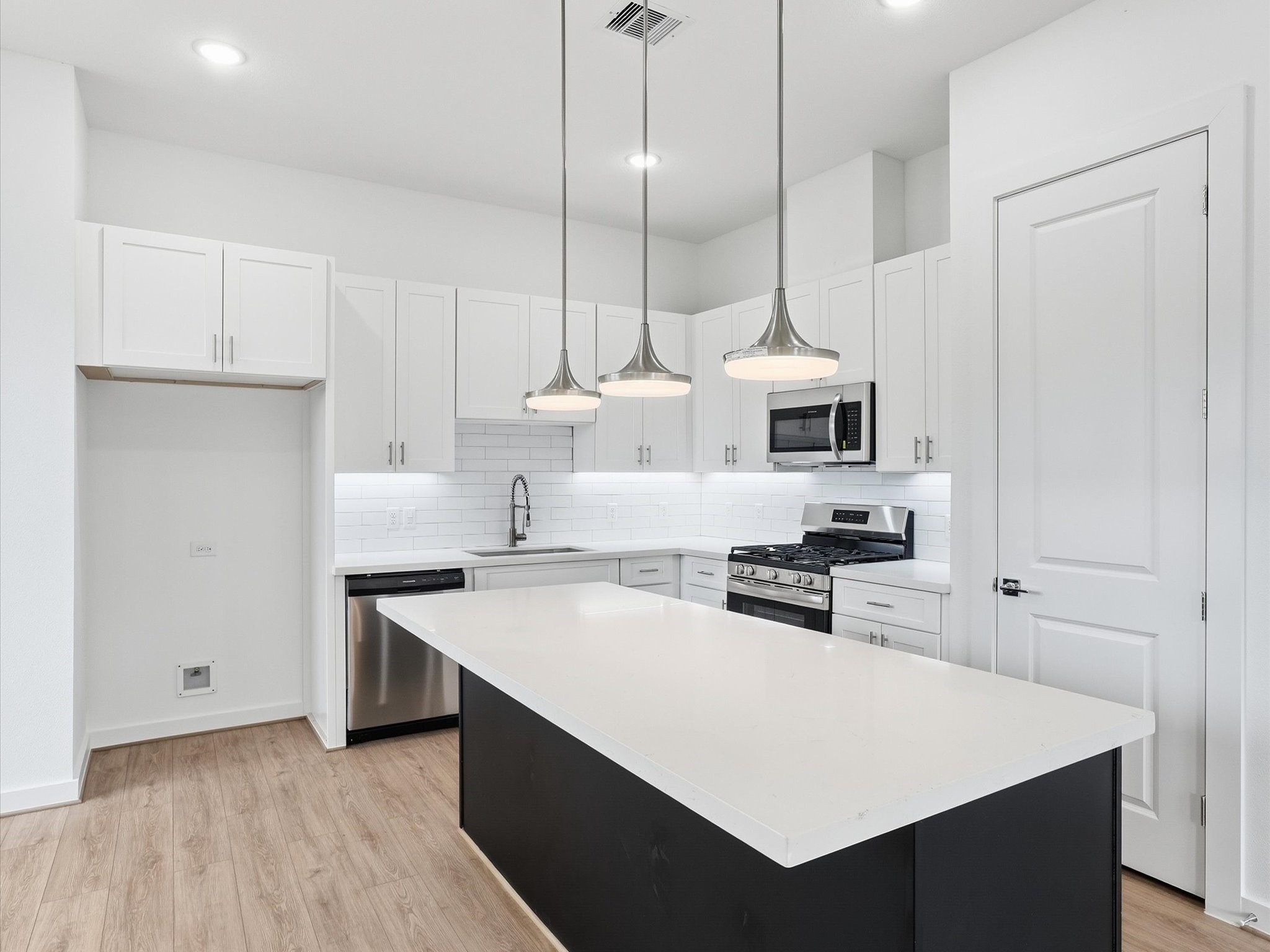 7455 LaSalette St, Houston, TX 77021