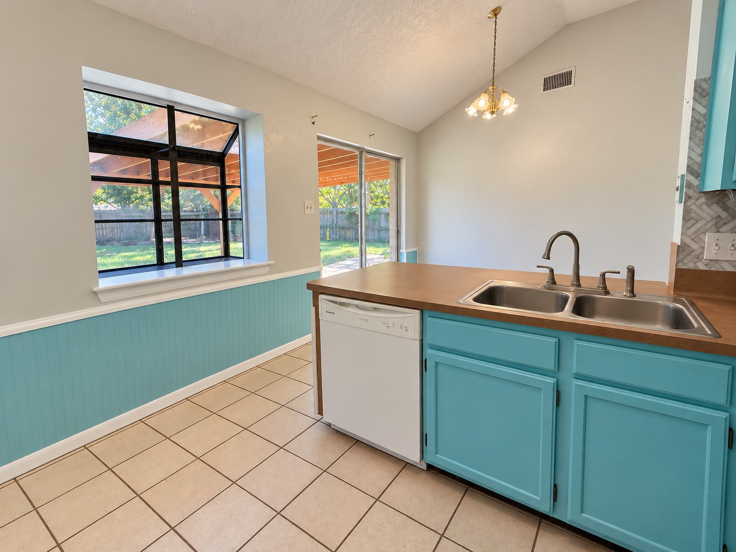 3804 Briar Hollow Drive, Dickinson, TX 77539