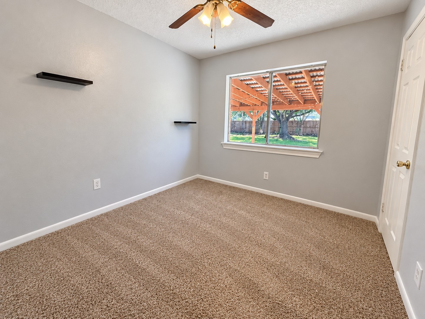 3804 Briar Hollow Drive, Dickinson, TX 77539
