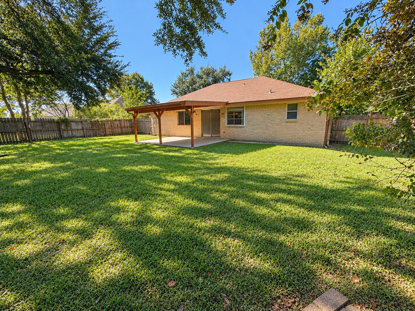 3804 Briar Hollow Drive, Dickinson, TX 77539