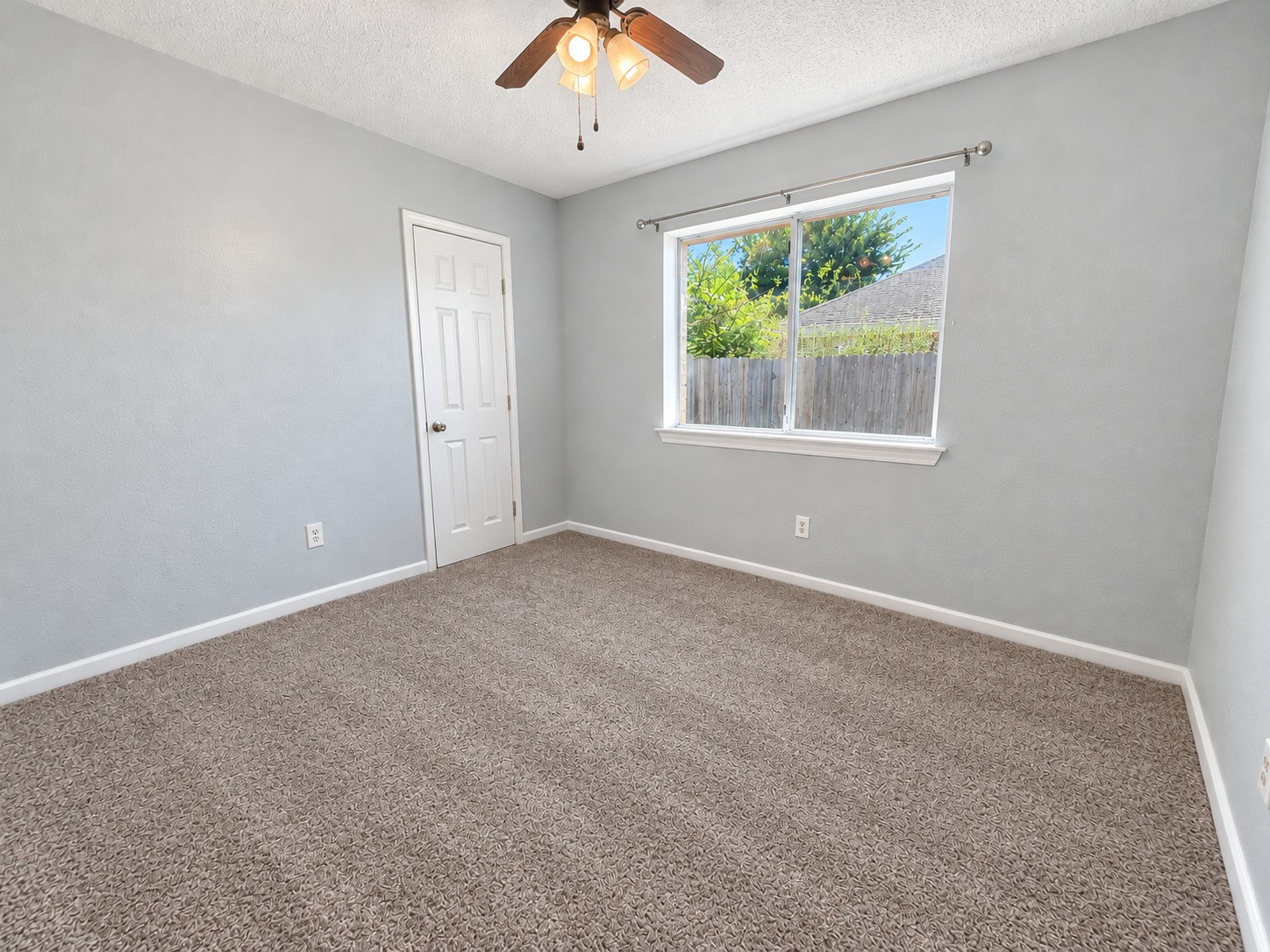 3804 Briar Hollow Drive, Dickinson, TX 77539
