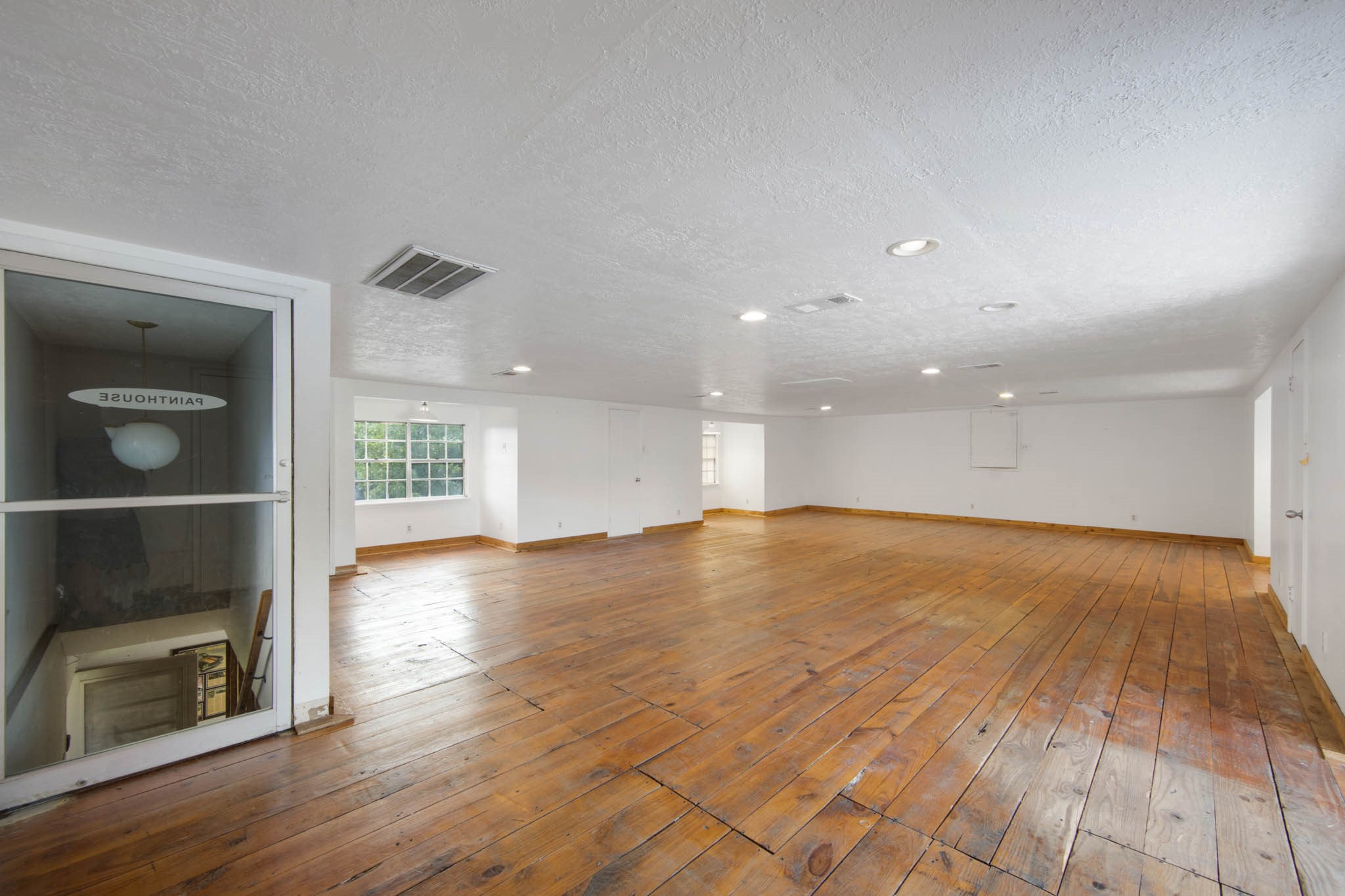 Approx 1500 sq feet of heated/cooled space above garage used as extra living quarters and an office.   Perfect for office, additional living quarters, or additional storage