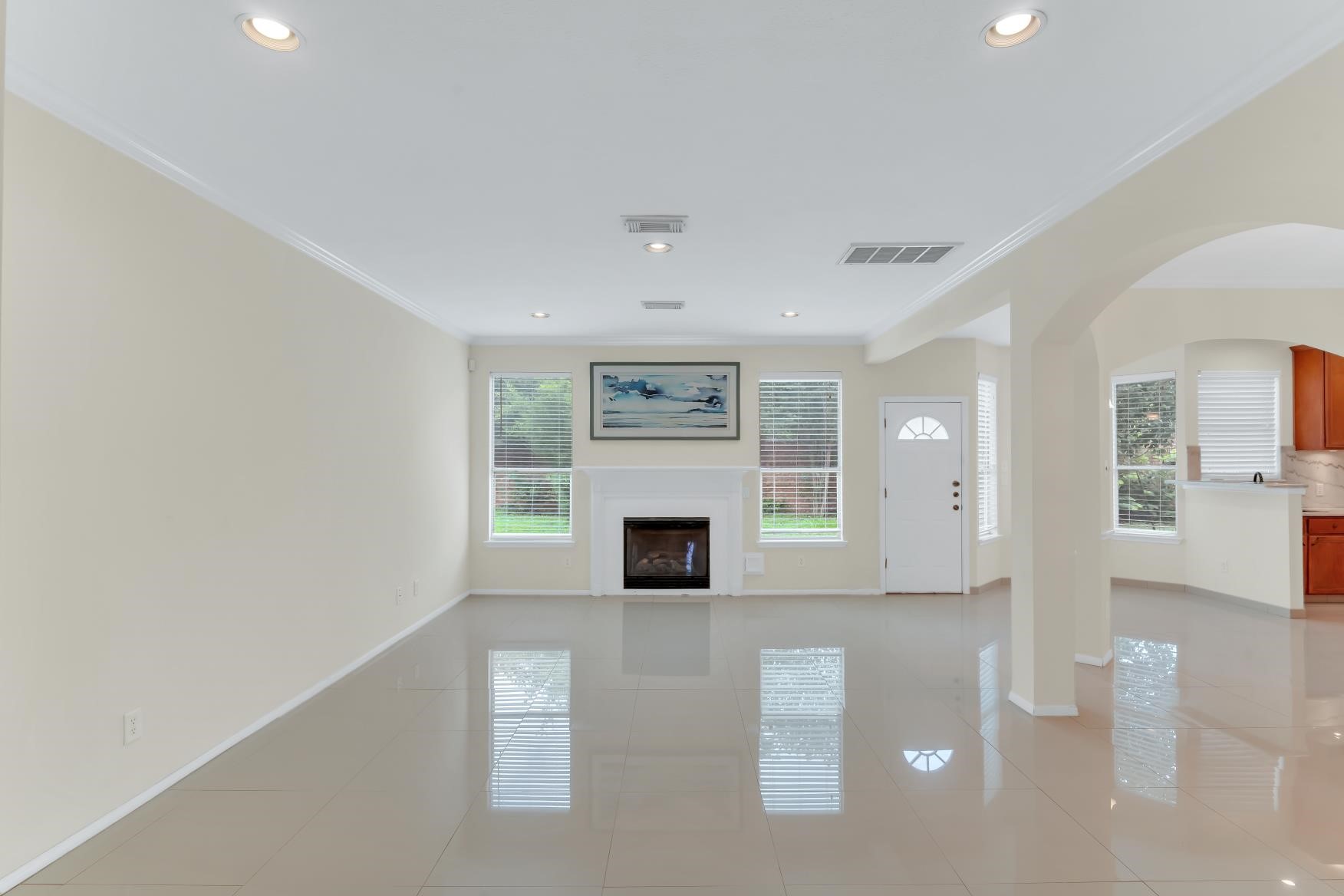 High ceiling, beautiful tile flooring
