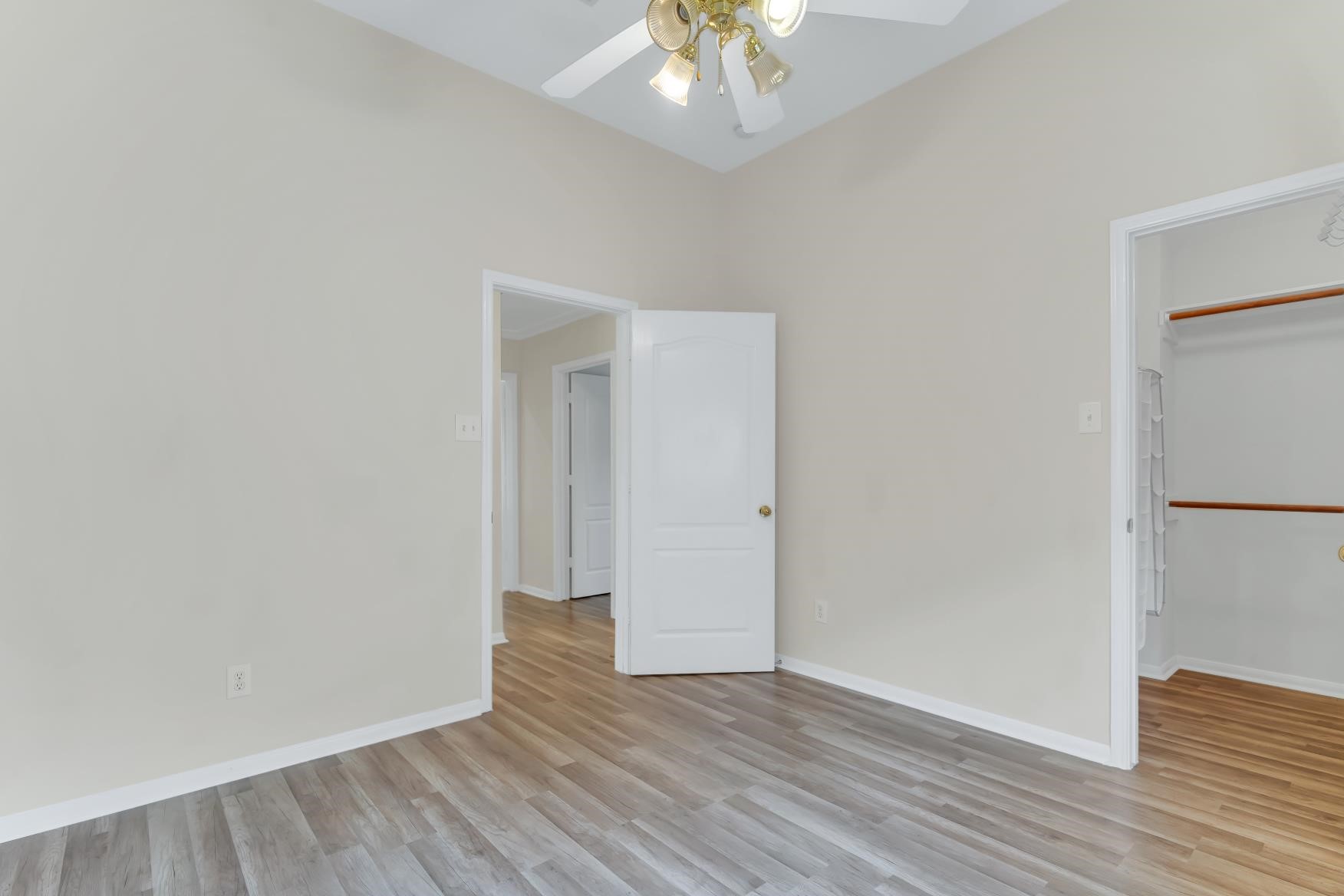 2nd bedroom, walking closet, ceiling fan