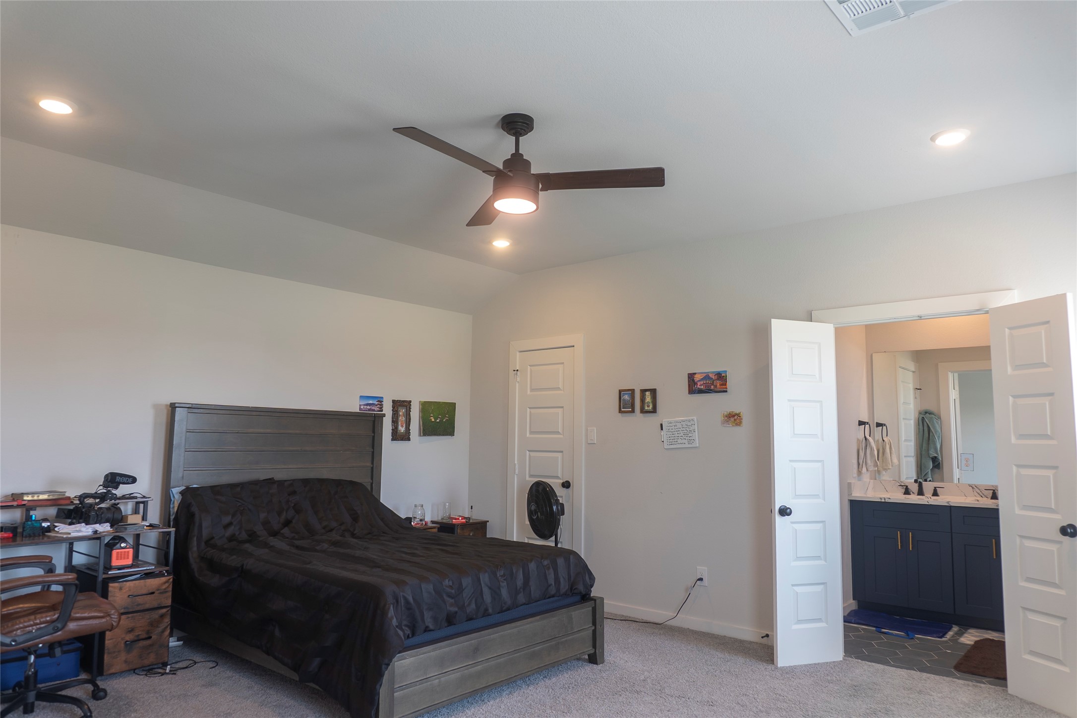 Upstairs primary bedroom