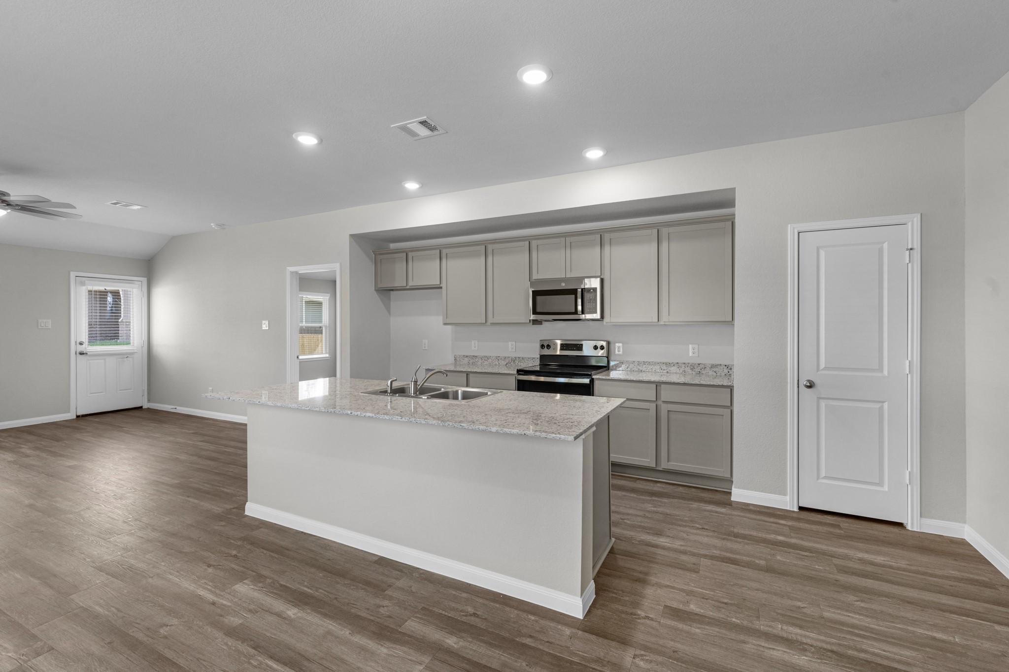 Your light and bright kitchen features granite countertops and a neutral color palette.