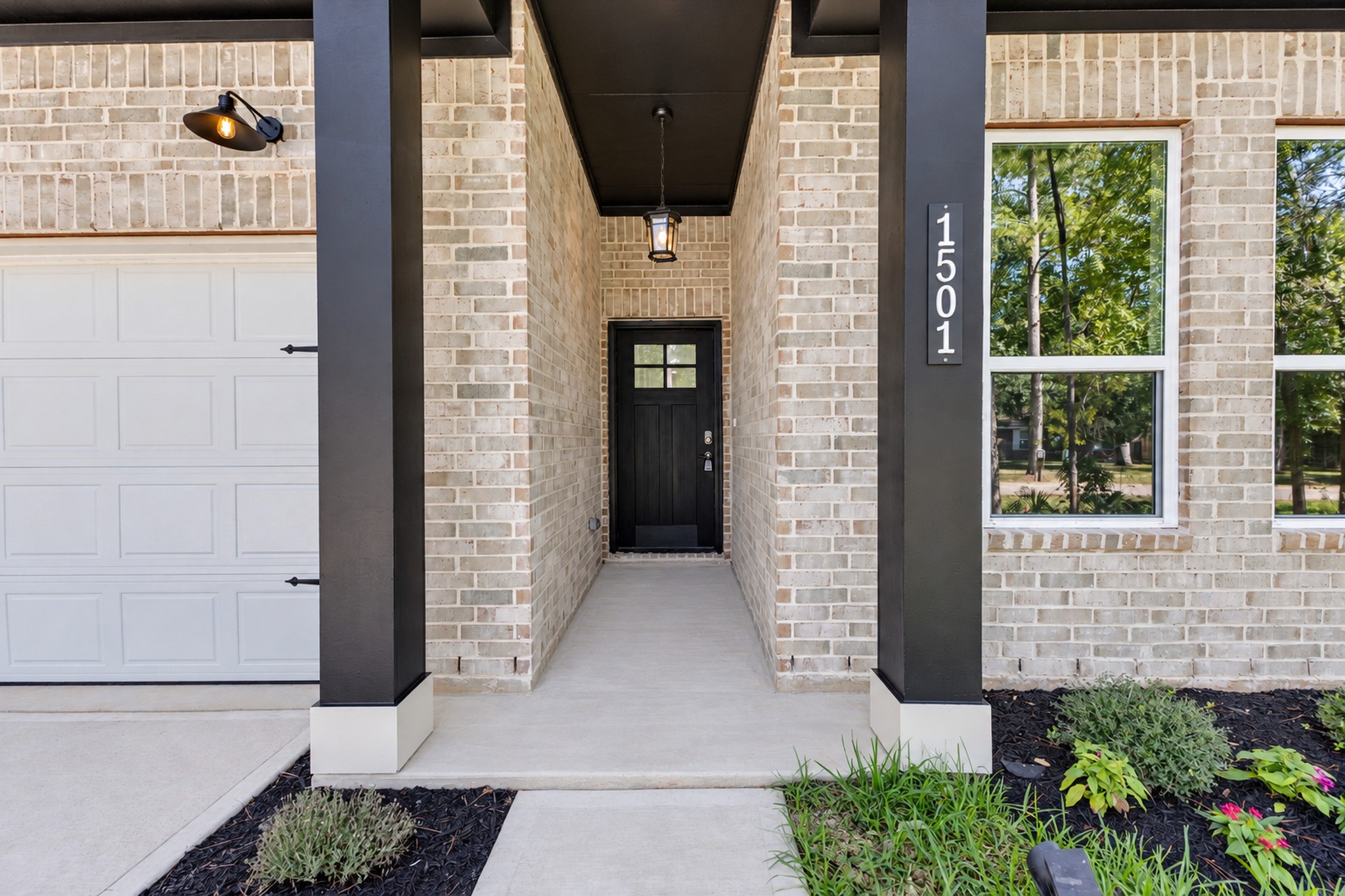 Welcoming Covered Front Entrance Welcoming Covered Front Entrance