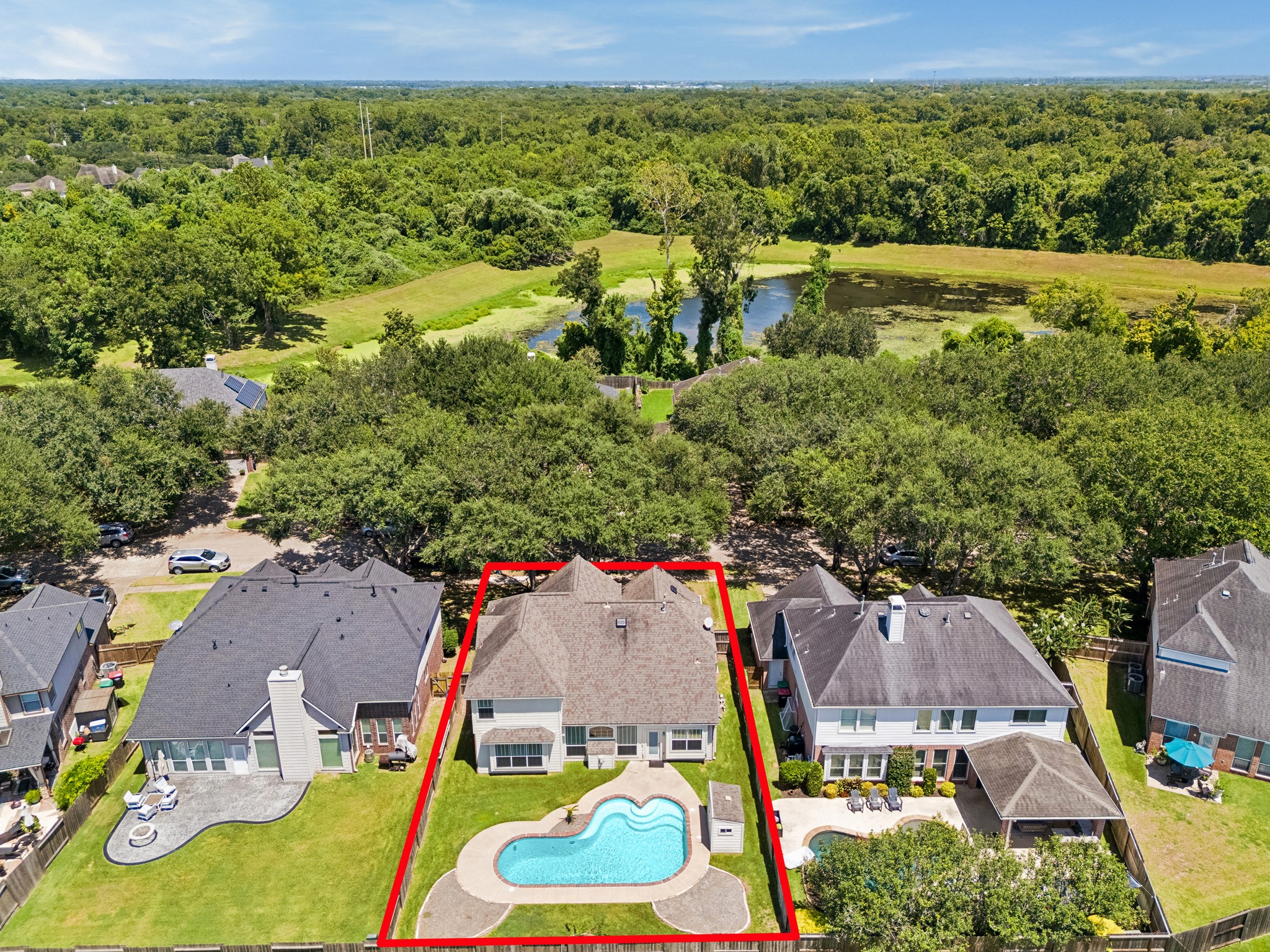 From above, this tucked away Sienna setting feels peaceful and private, located on a quiet loop street with mature trees and no through traffic to interrupt the easy neighborhood rhythm.