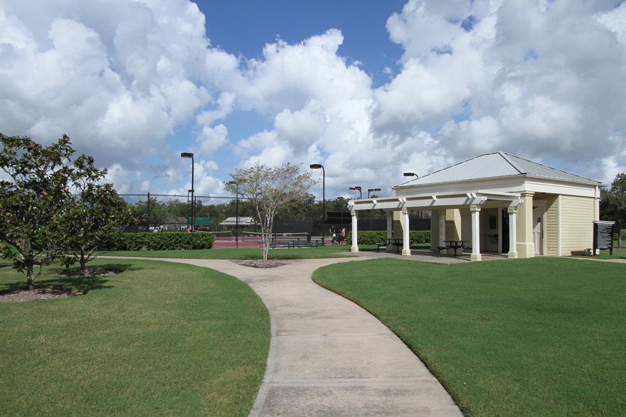 Sienna makes it easy to stay active with lighted tennis courts ready for a friendly match, a little competition or an evening game after the sun goes down.