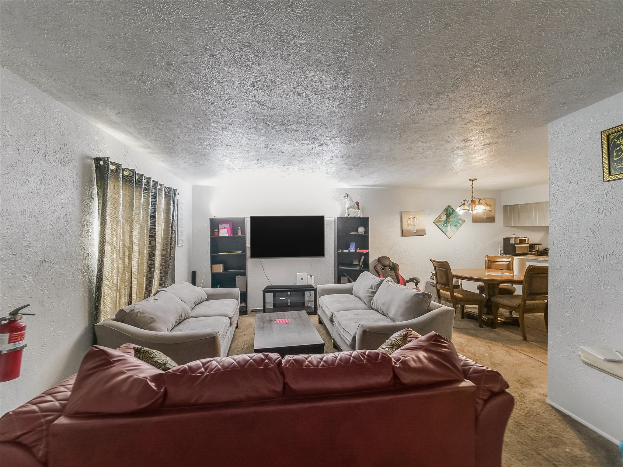 Entry/Living Room Entry/Living Room