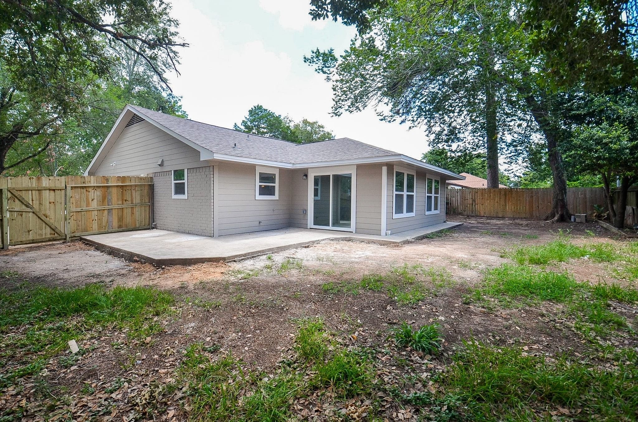 Check out the patio space to arrange outdoor furniture and extended covered patio!