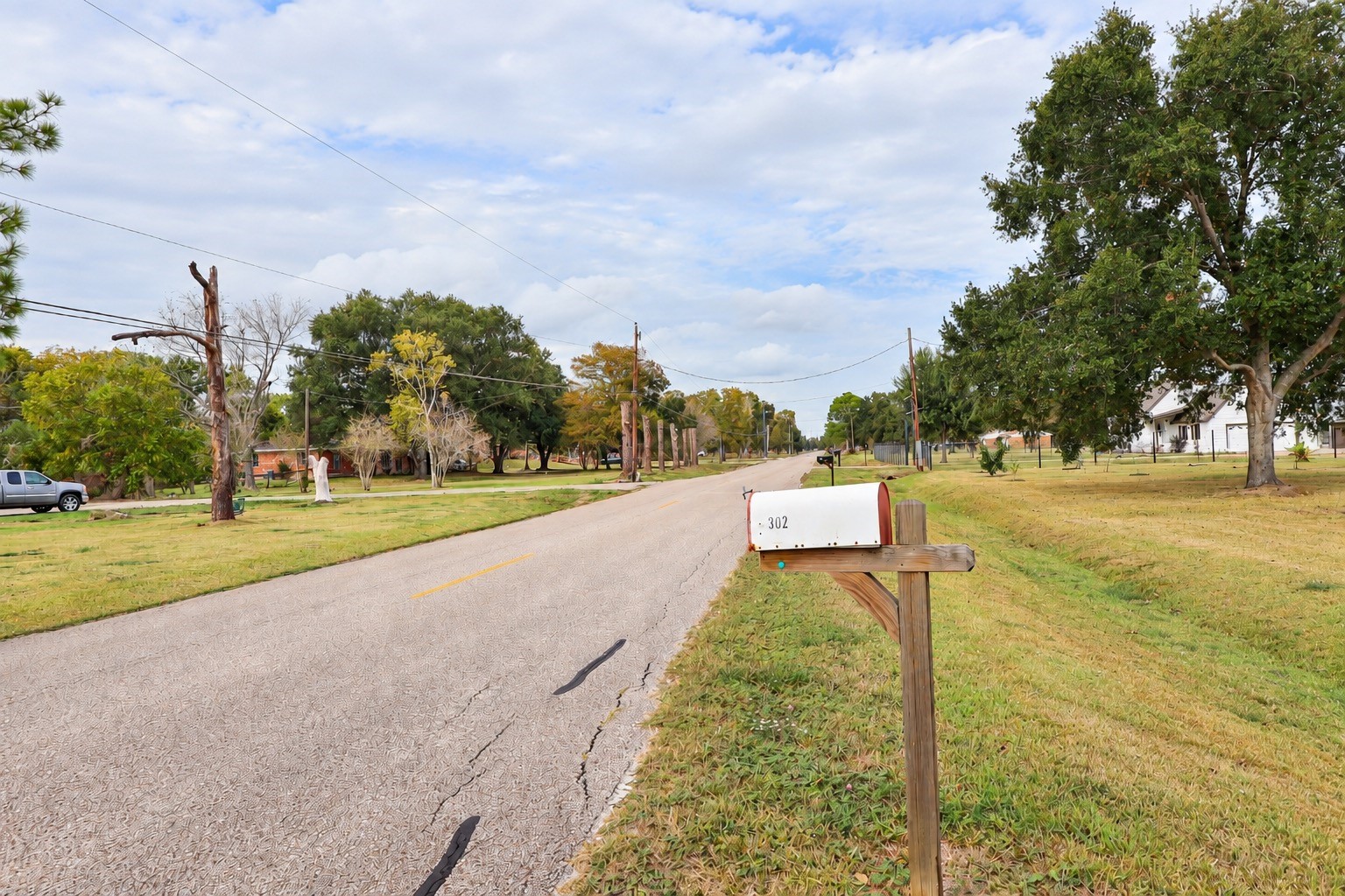 302 County Road 893, Angleton, TX 77515
