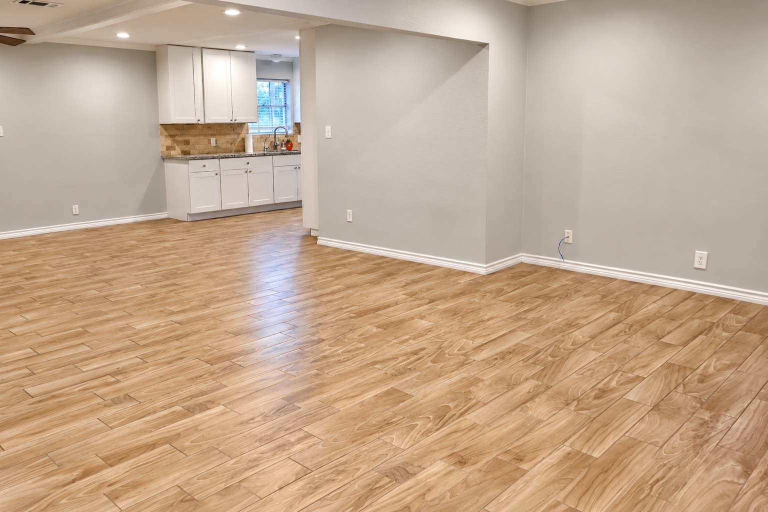 302 County Road 893, Angleton, TX 77515