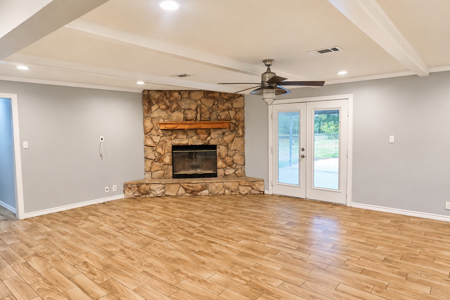 302 County Road 893, Angleton, TX 77515