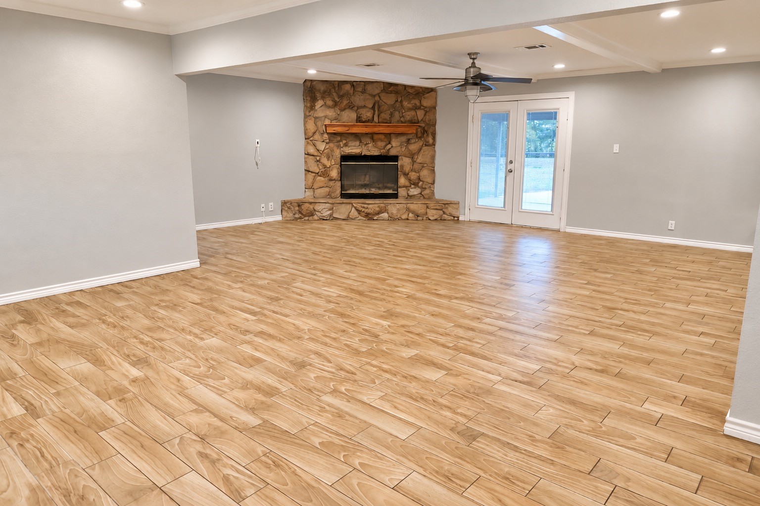 302 County Road 893, Angleton, TX 77515