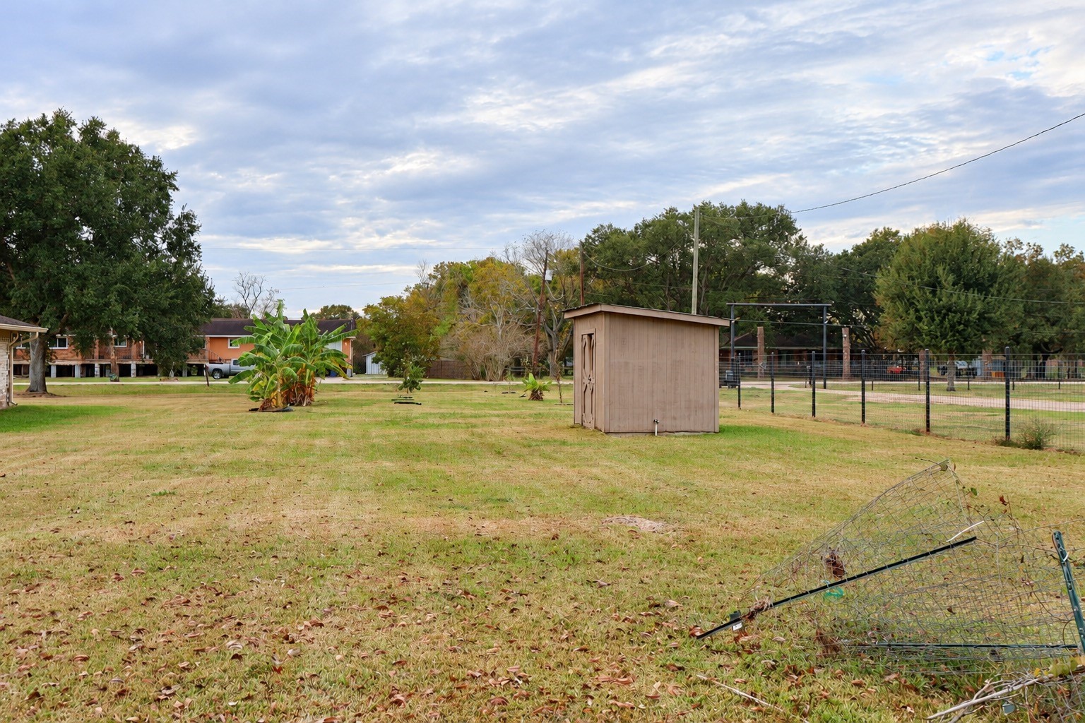 302 County Road 893, Angleton, TX 77515