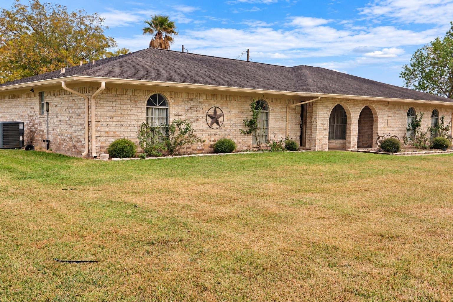 302 County Road 893, Angleton, TX 77515