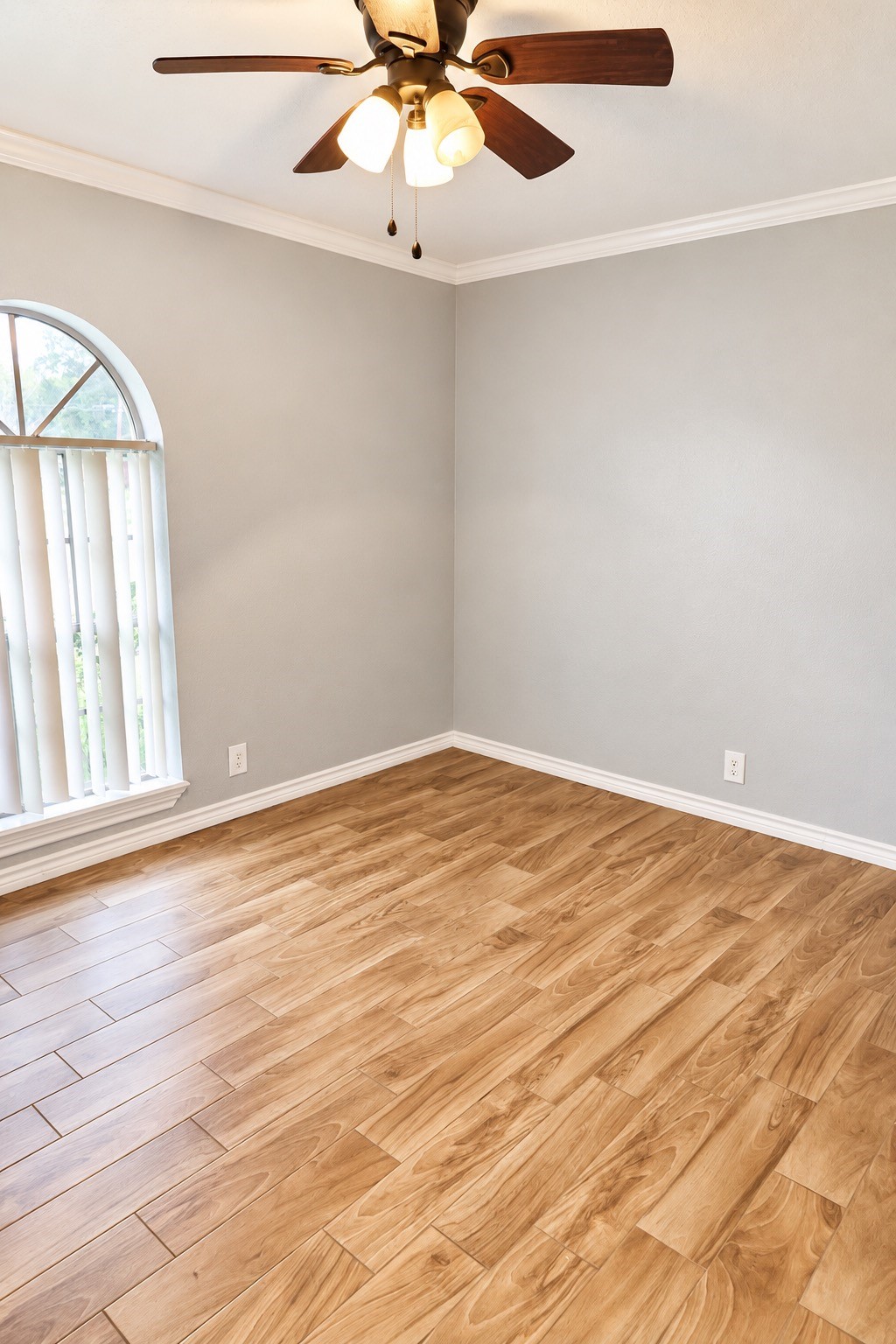 302 County Road 893, Angleton, TX 77515