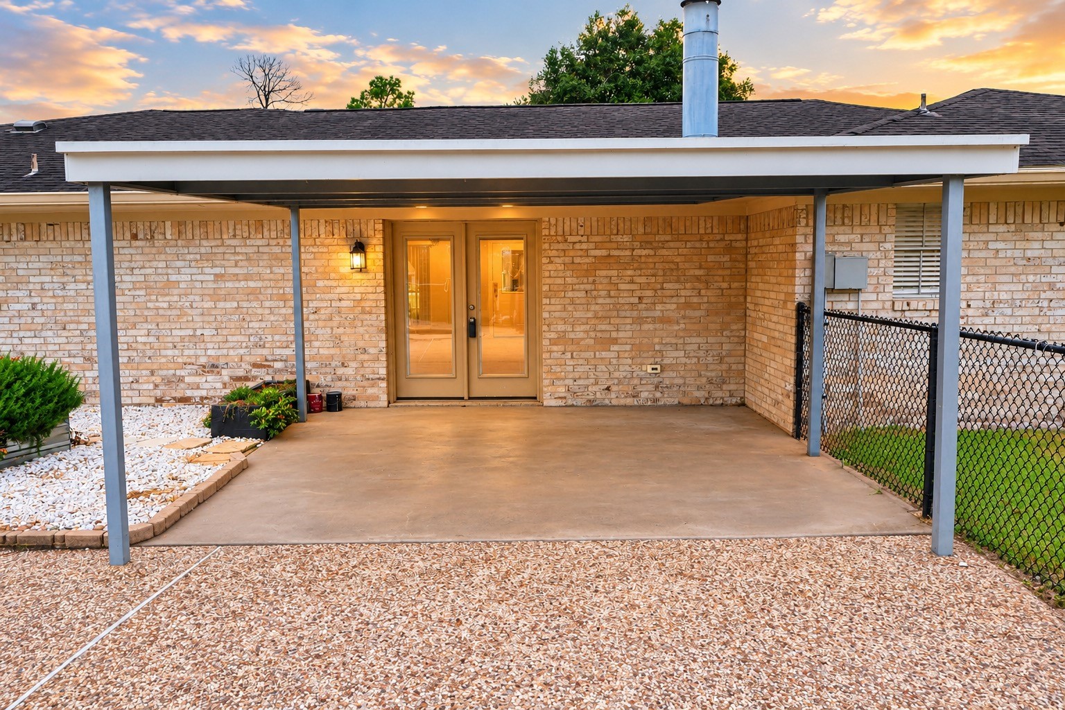 302 County Road 893, Angleton, TX 77515
