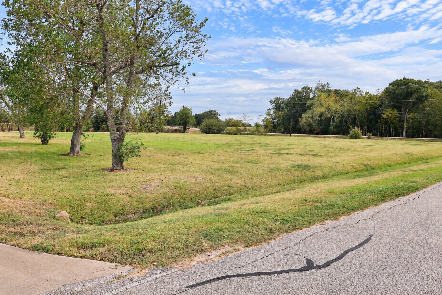 302 County Road 893, Angleton, TX 77515