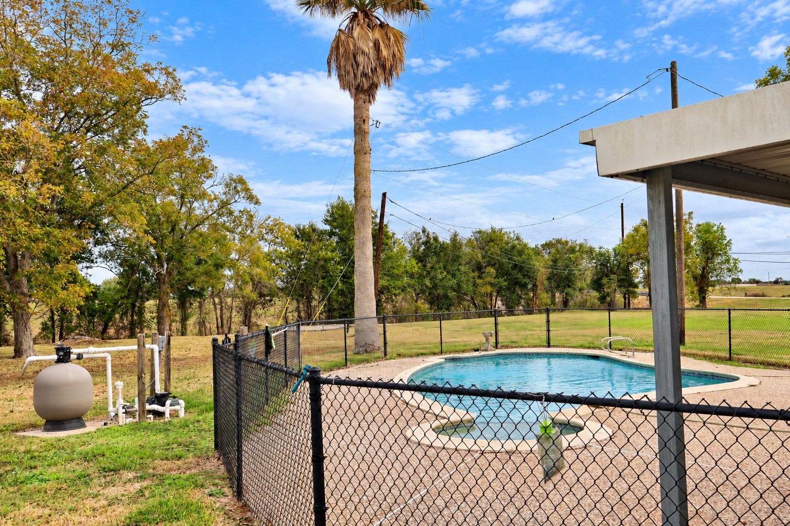 302 County Road 893, Angleton, TX 77515