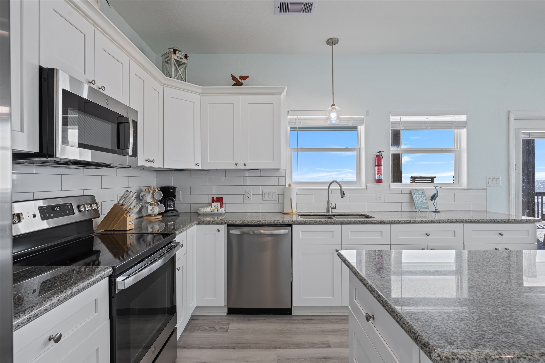 992 Hilton Head, Gilchrist, TX 77617