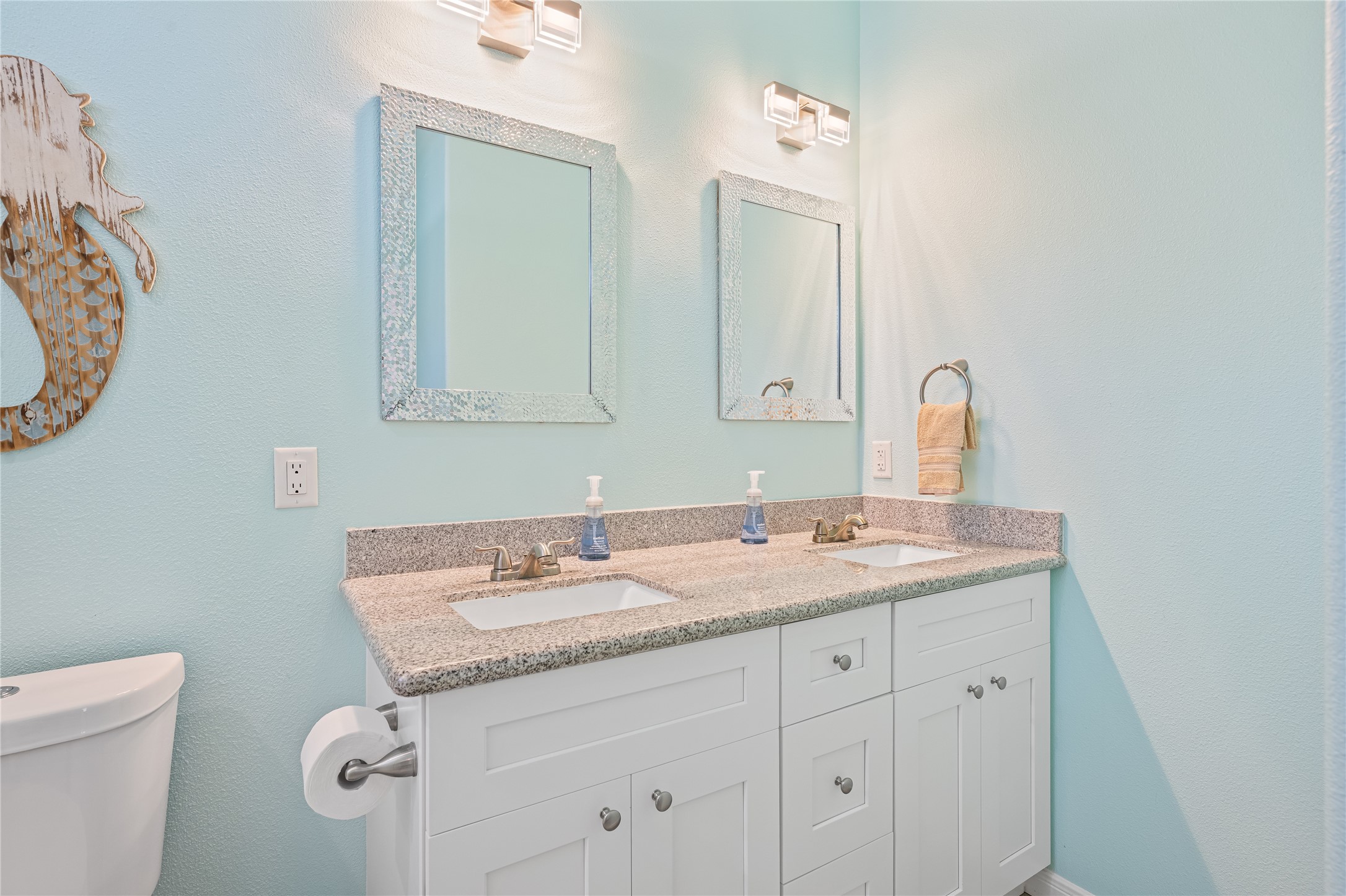 992 Hilton Head, Gilchrist, TX 77617