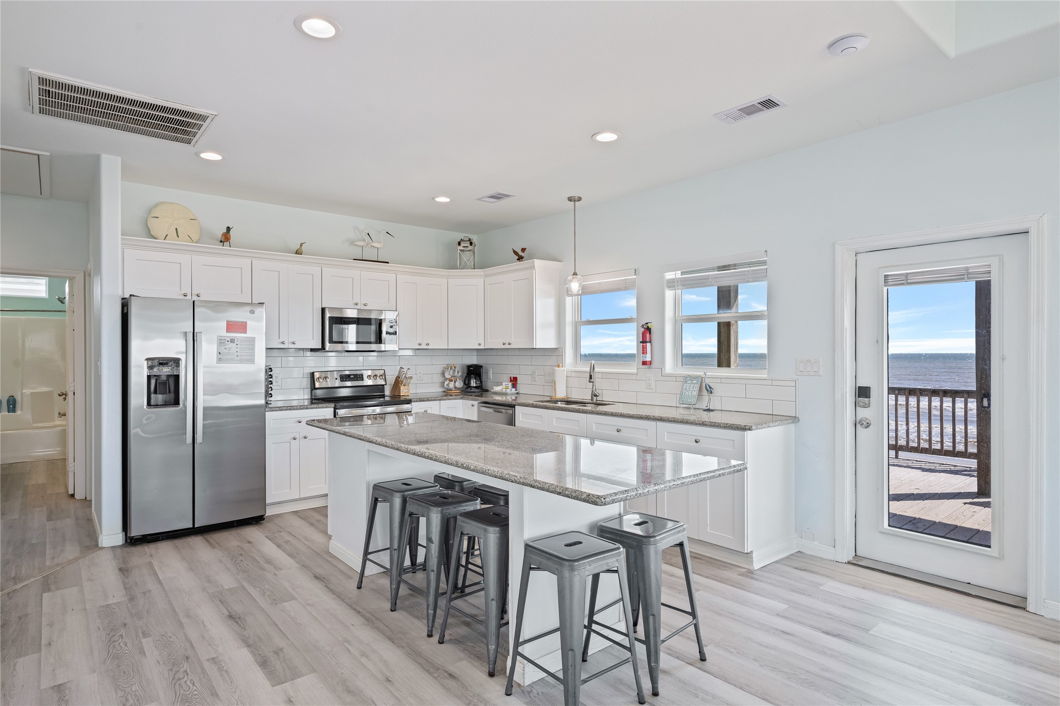 992 Hilton Head, Gilchrist, TX 77617
