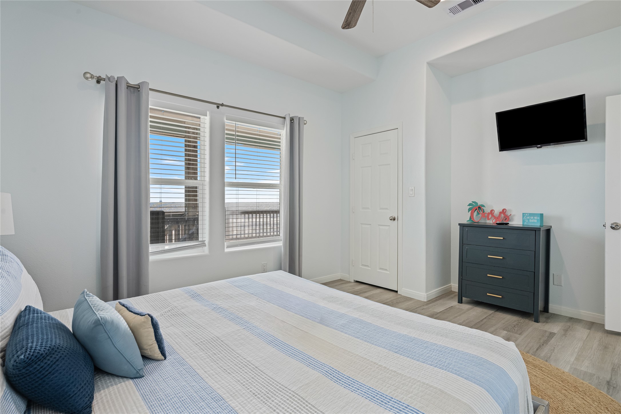 992 Hilton Head, Gilchrist, TX 77617
