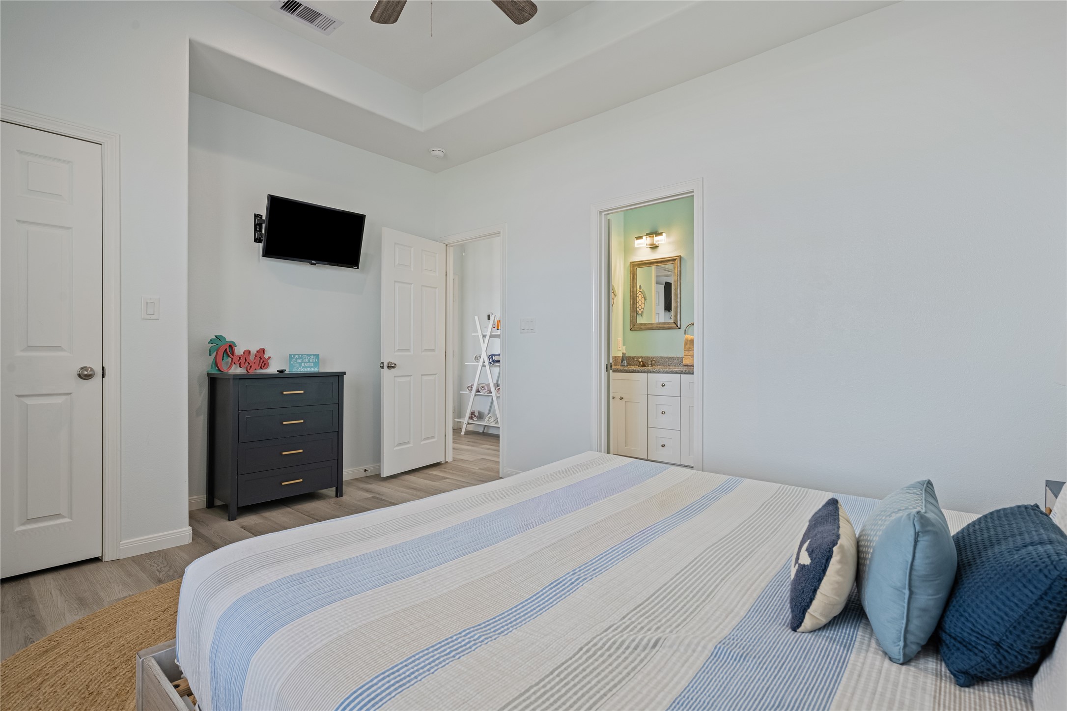 992 Hilton Head, Gilchrist, TX 77617