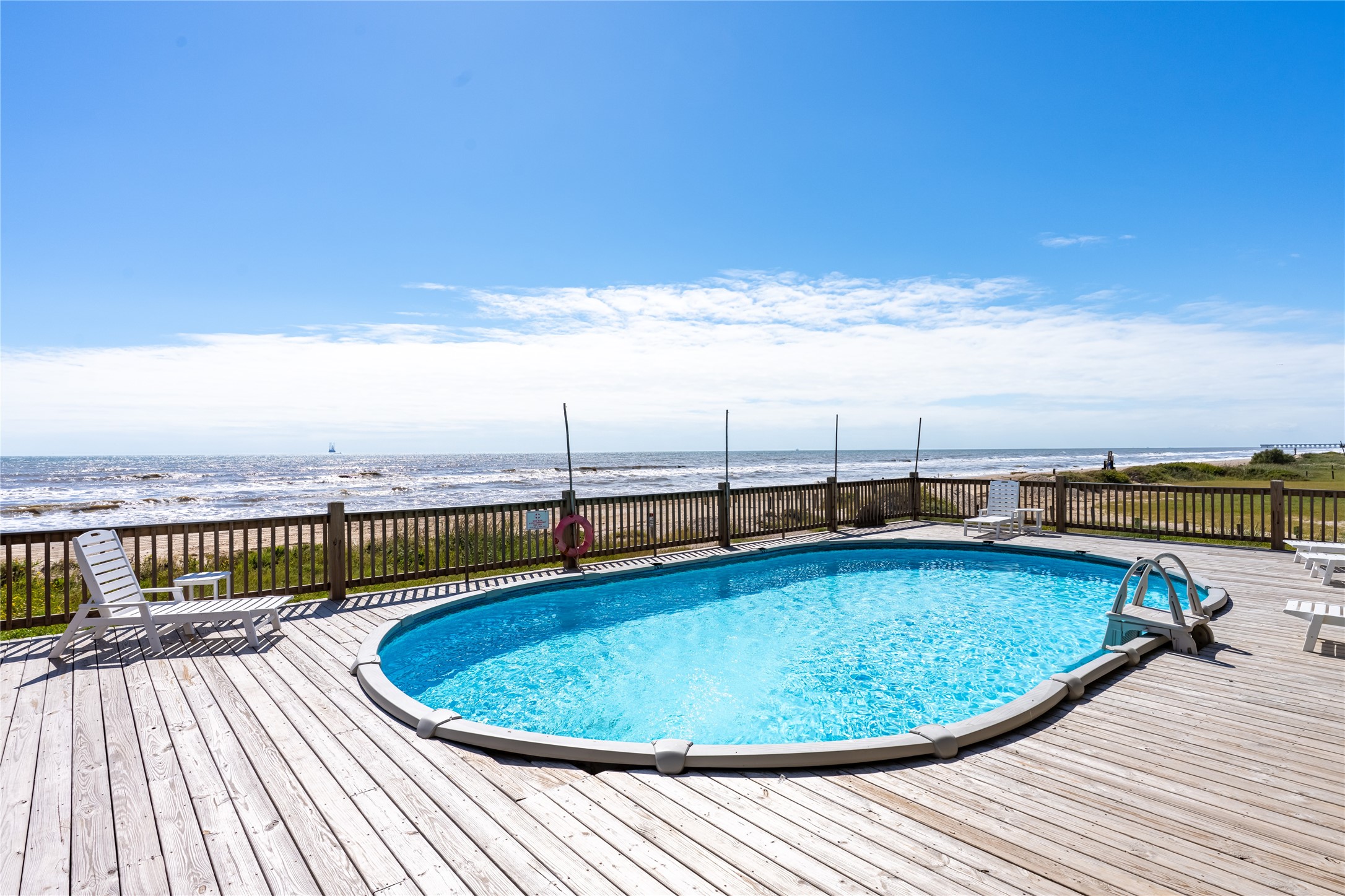 992 Hilton Head, Gilchrist, TX 77617