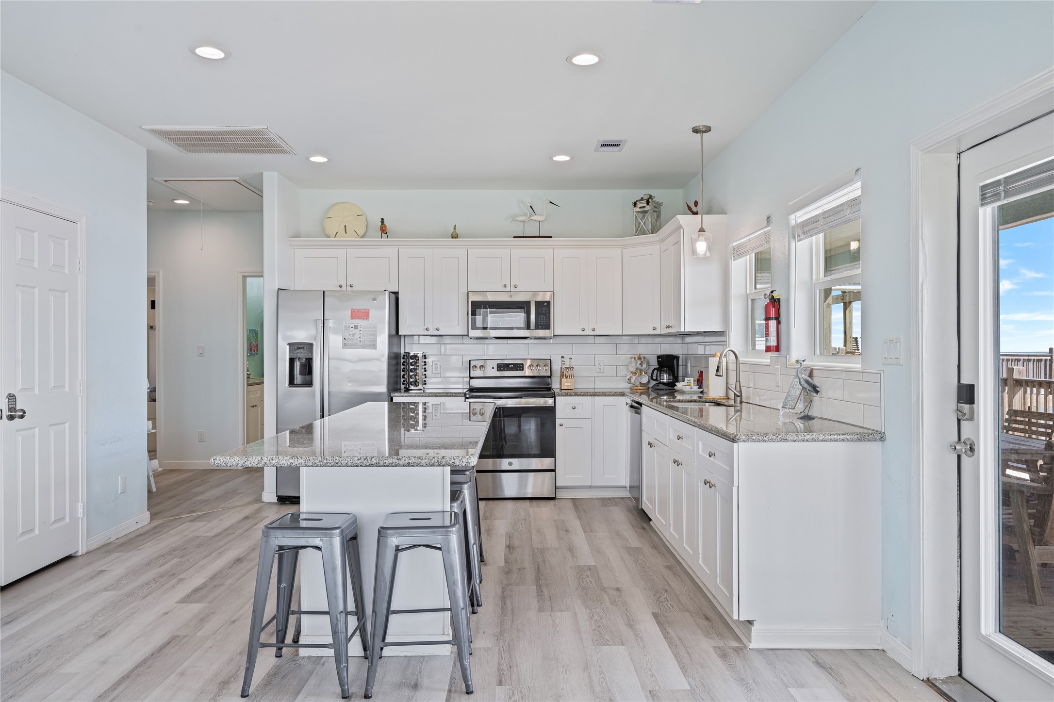 992 Hilton Head, Gilchrist, TX 77617