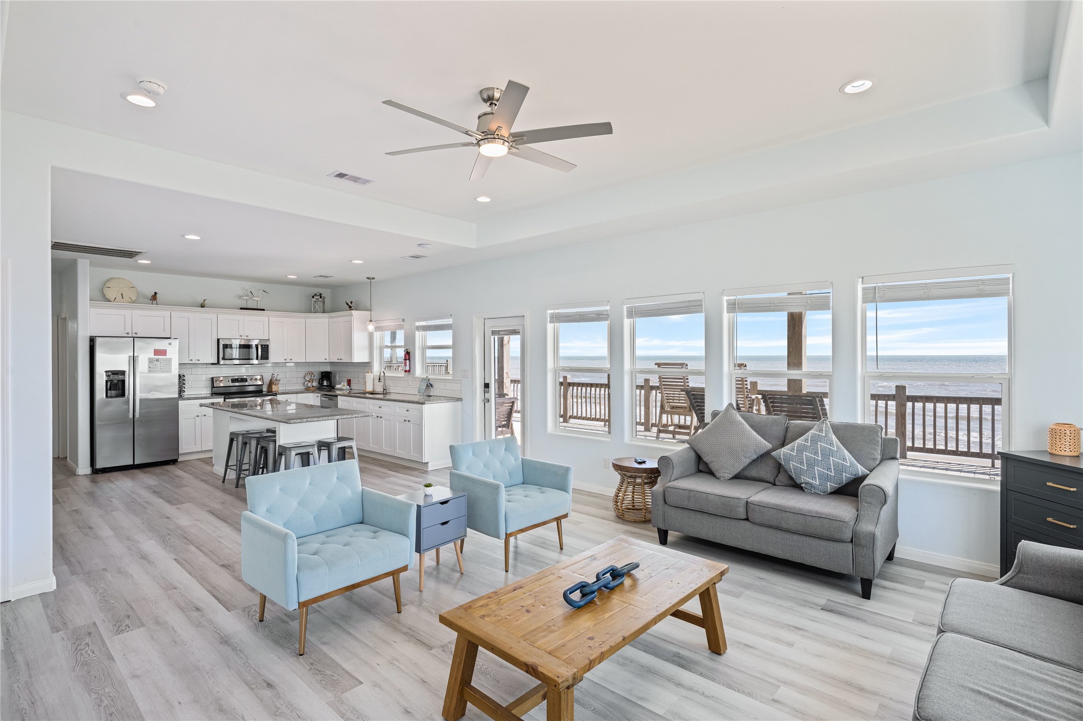 992 Hilton Head, Gilchrist, TX 77617