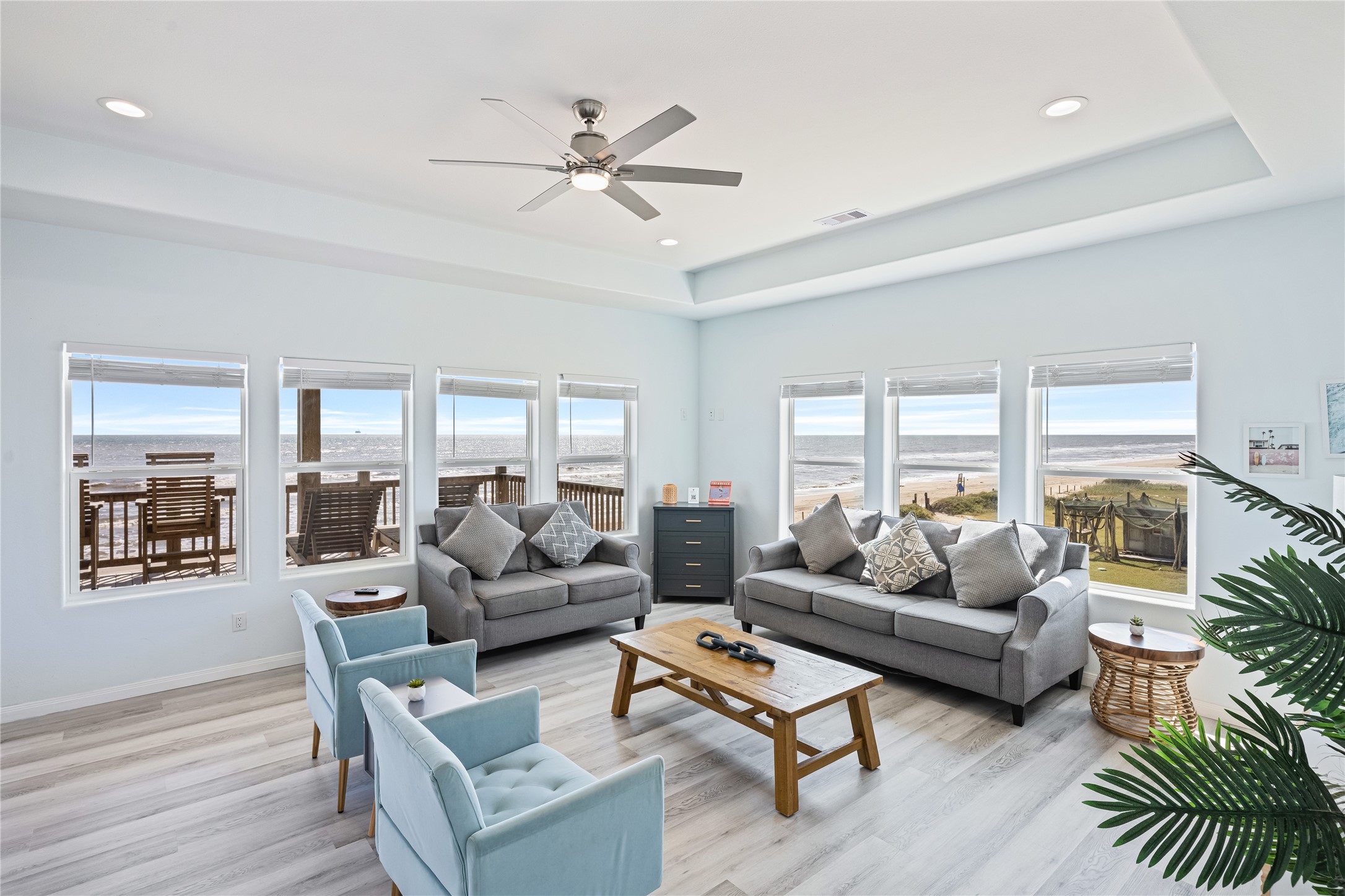 992 Hilton Head, Gilchrist, TX 77617