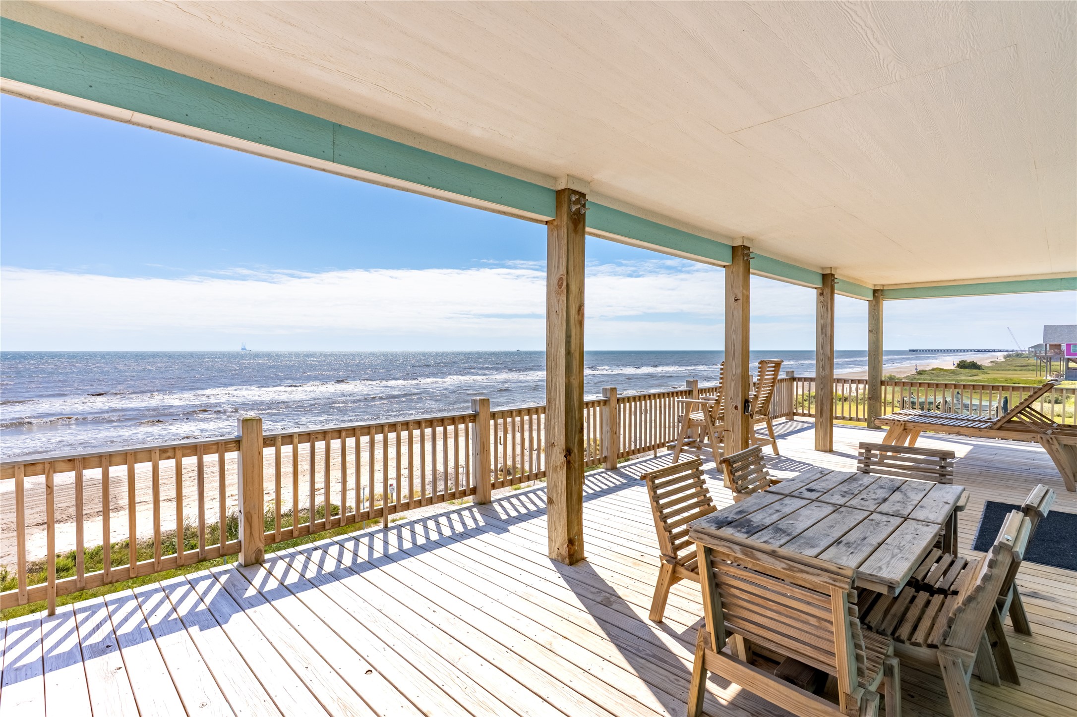 992 Hilton Head, Gilchrist, TX 77617