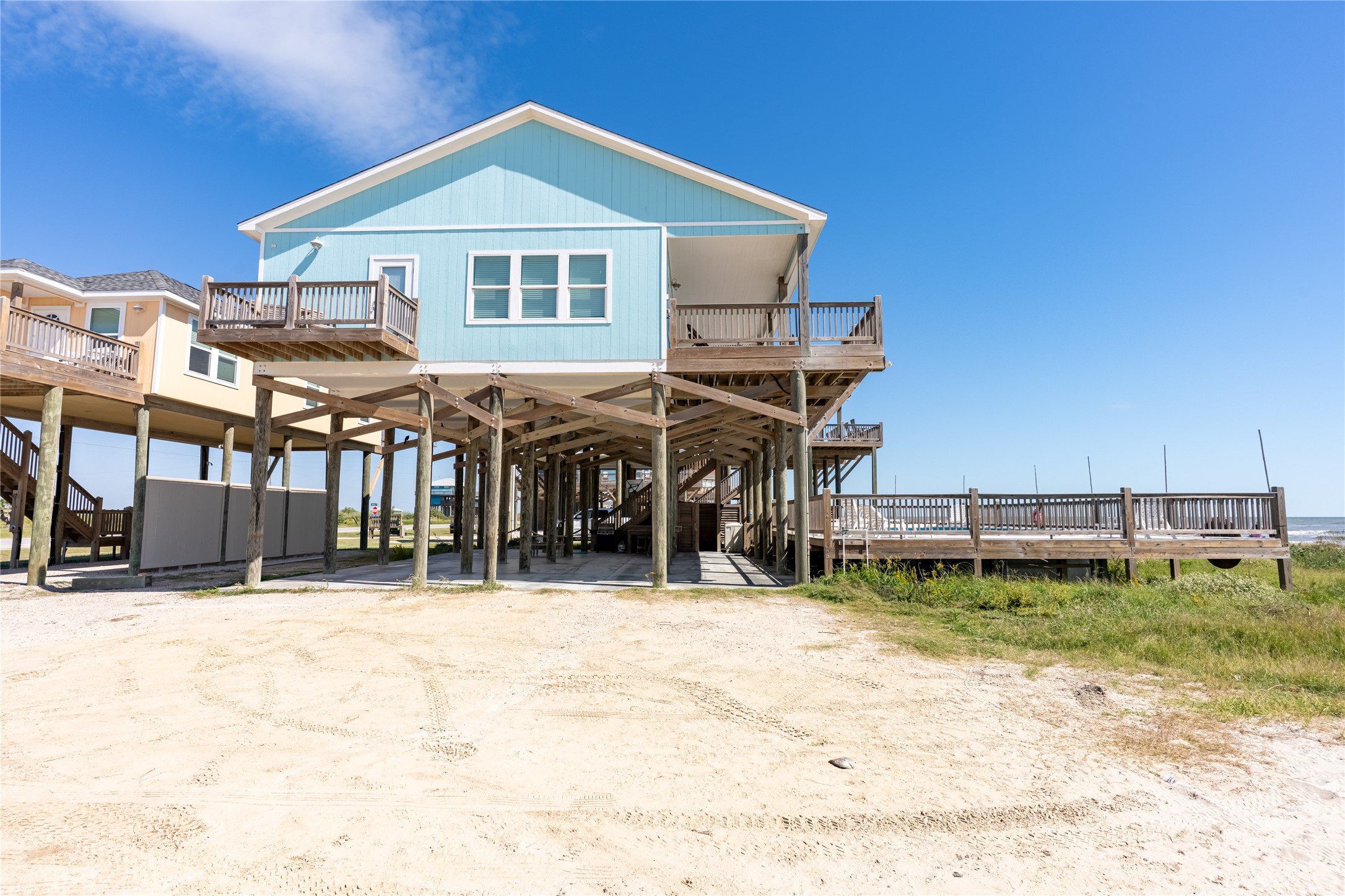 992 Hilton Head, Gilchrist, TX 77617