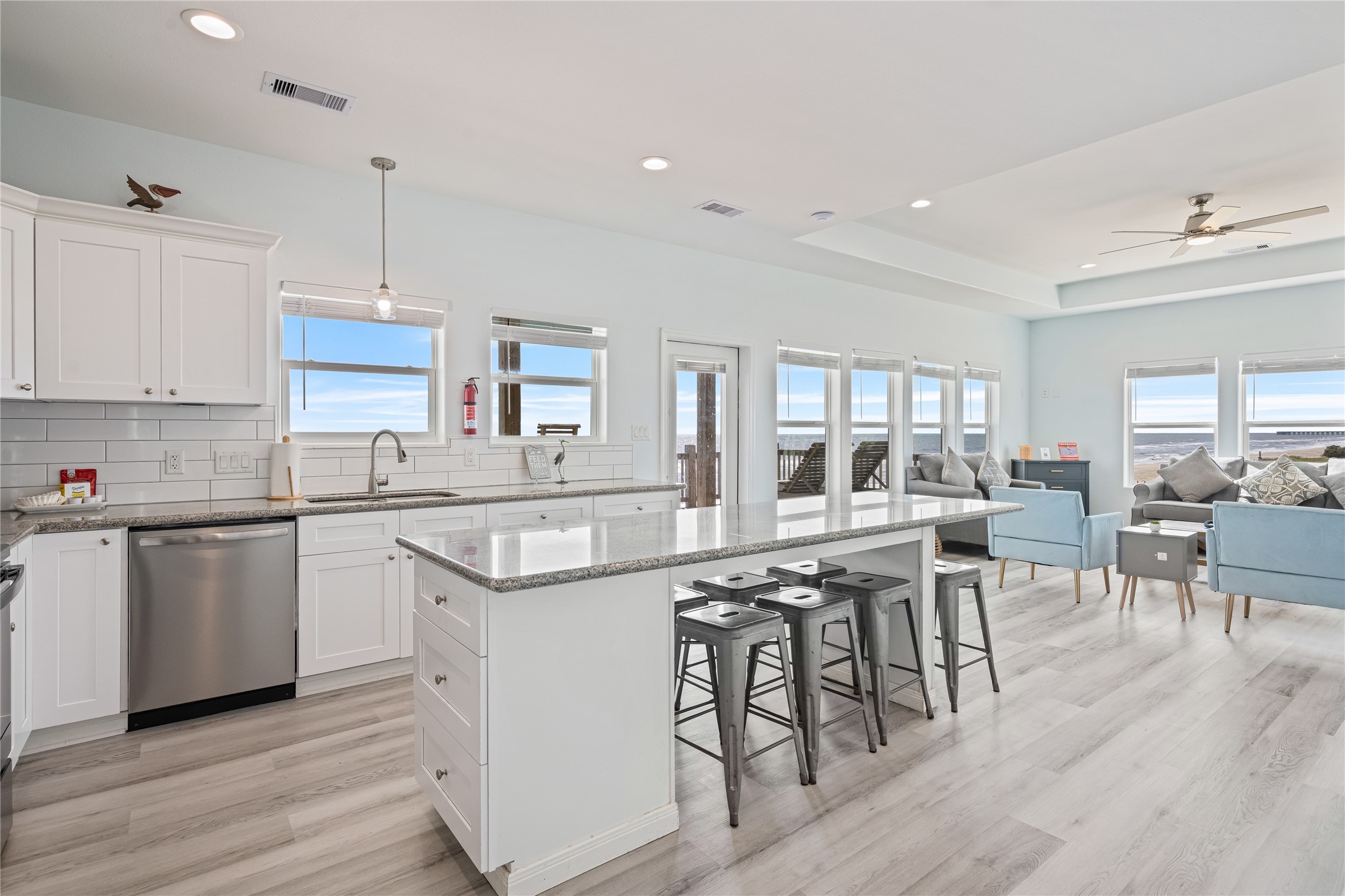 992 Hilton Head, Gilchrist, TX 77617