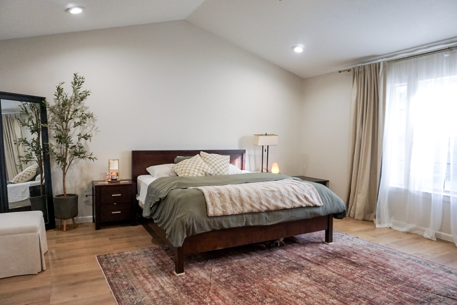 Ceiling fan, LED lights (with dimmed setting accessible), vaulted ceiling