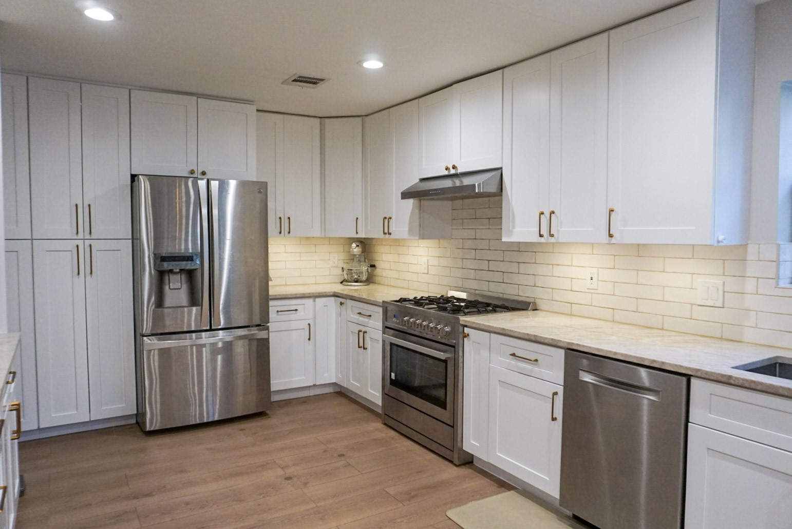 36" gas range with 5 burners, fridge not included, but fits 36" gas range with 5 burners, fridge not included, but fits