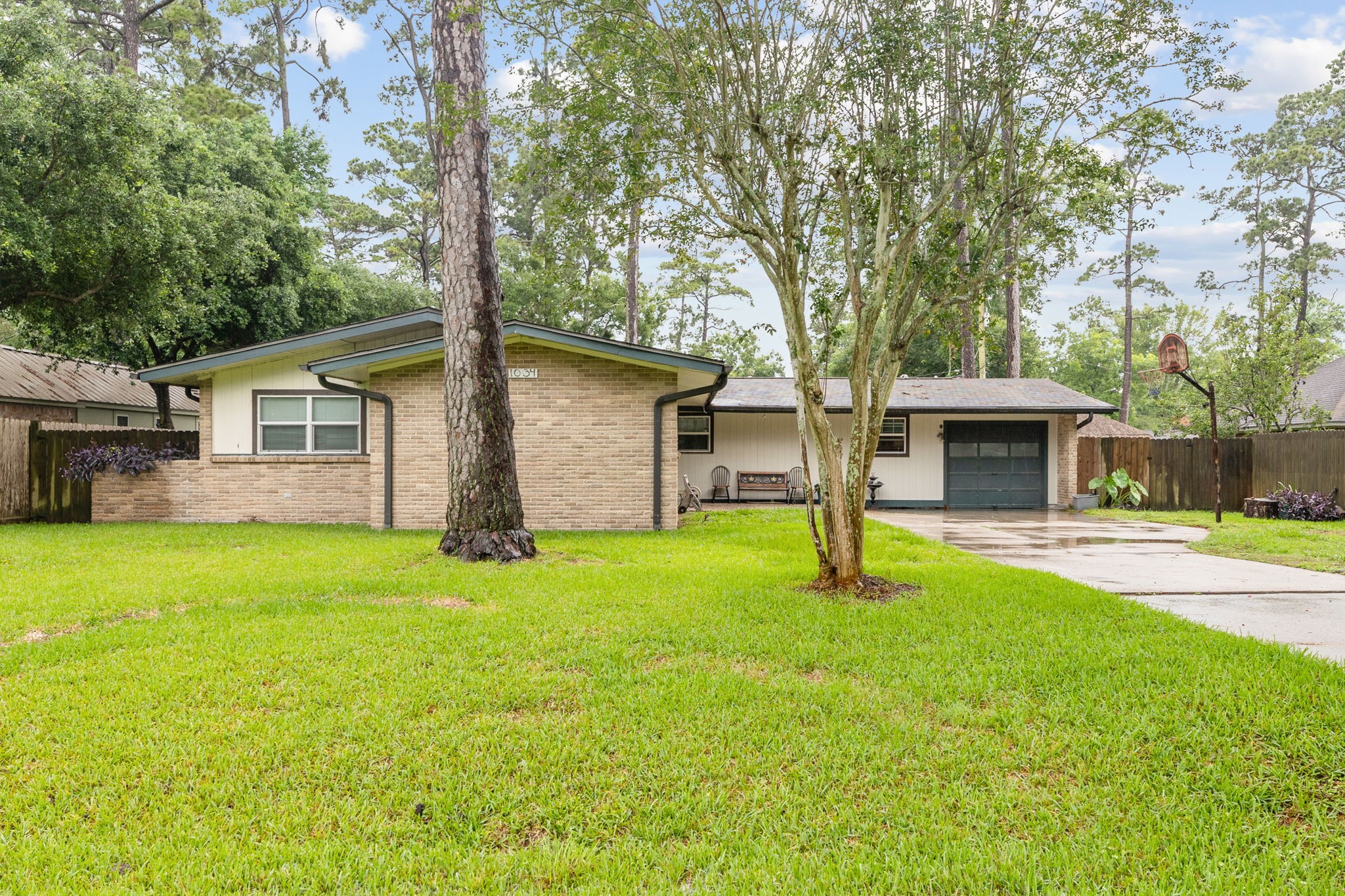 1034 Royal Oak Drive, Dickinson, TX 77539