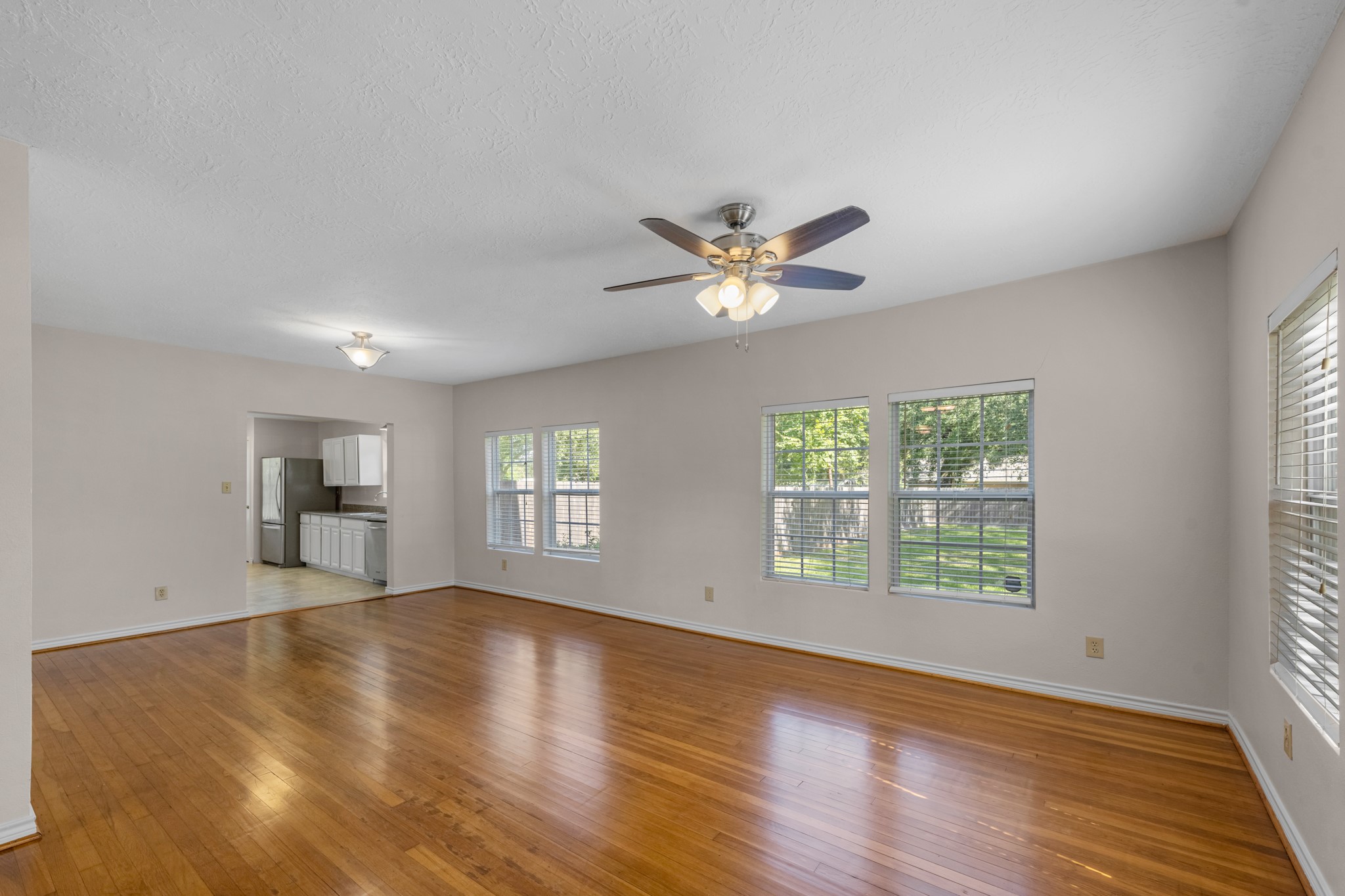 7475 Ashburn Street, Houston, TX 77061 7475 Ashburn Street, Houston, TX 77061
